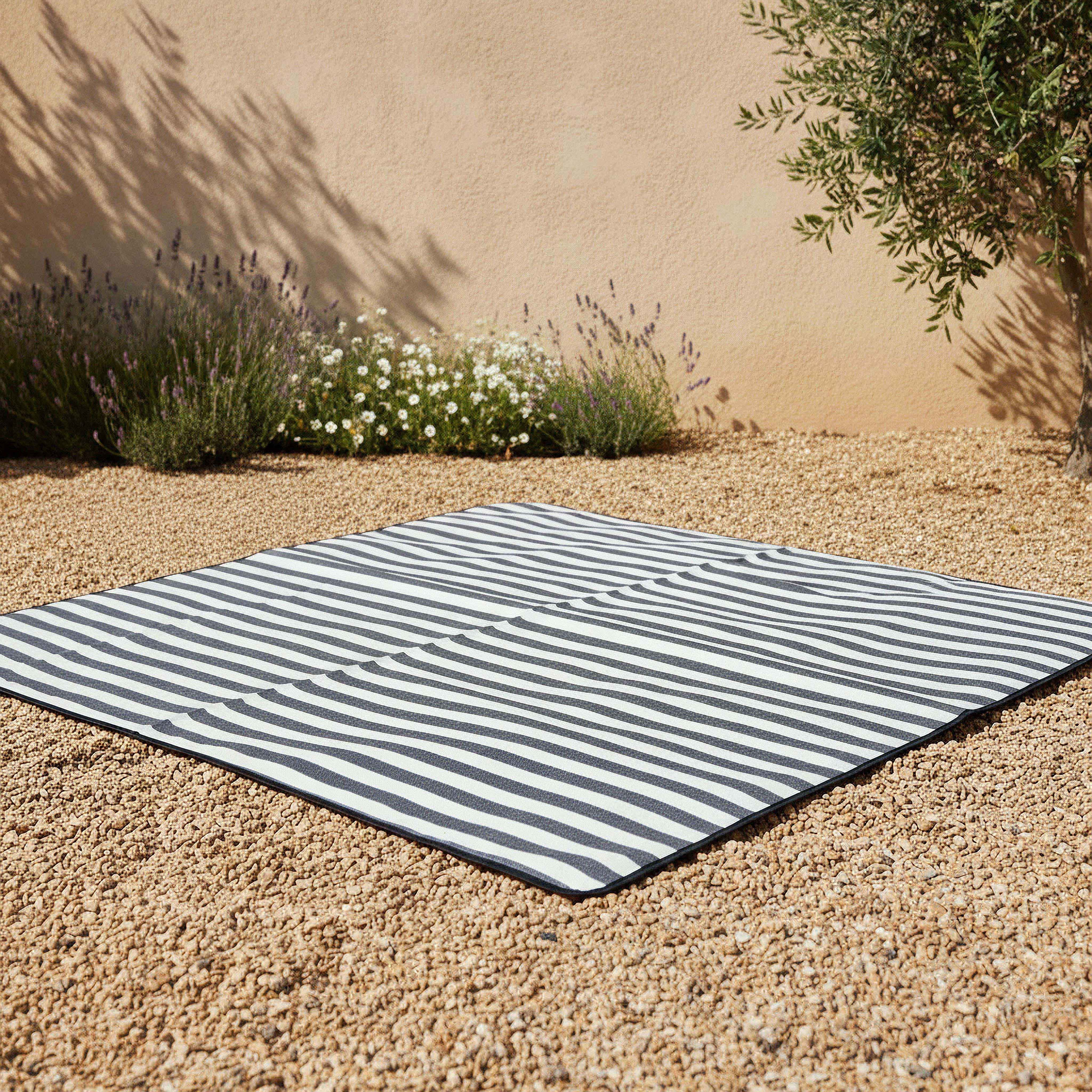 Sandy Outdoor Waterproof Picnic Mat - 150x200 cm-household-gardenandoutdoor-outdoor-image-2