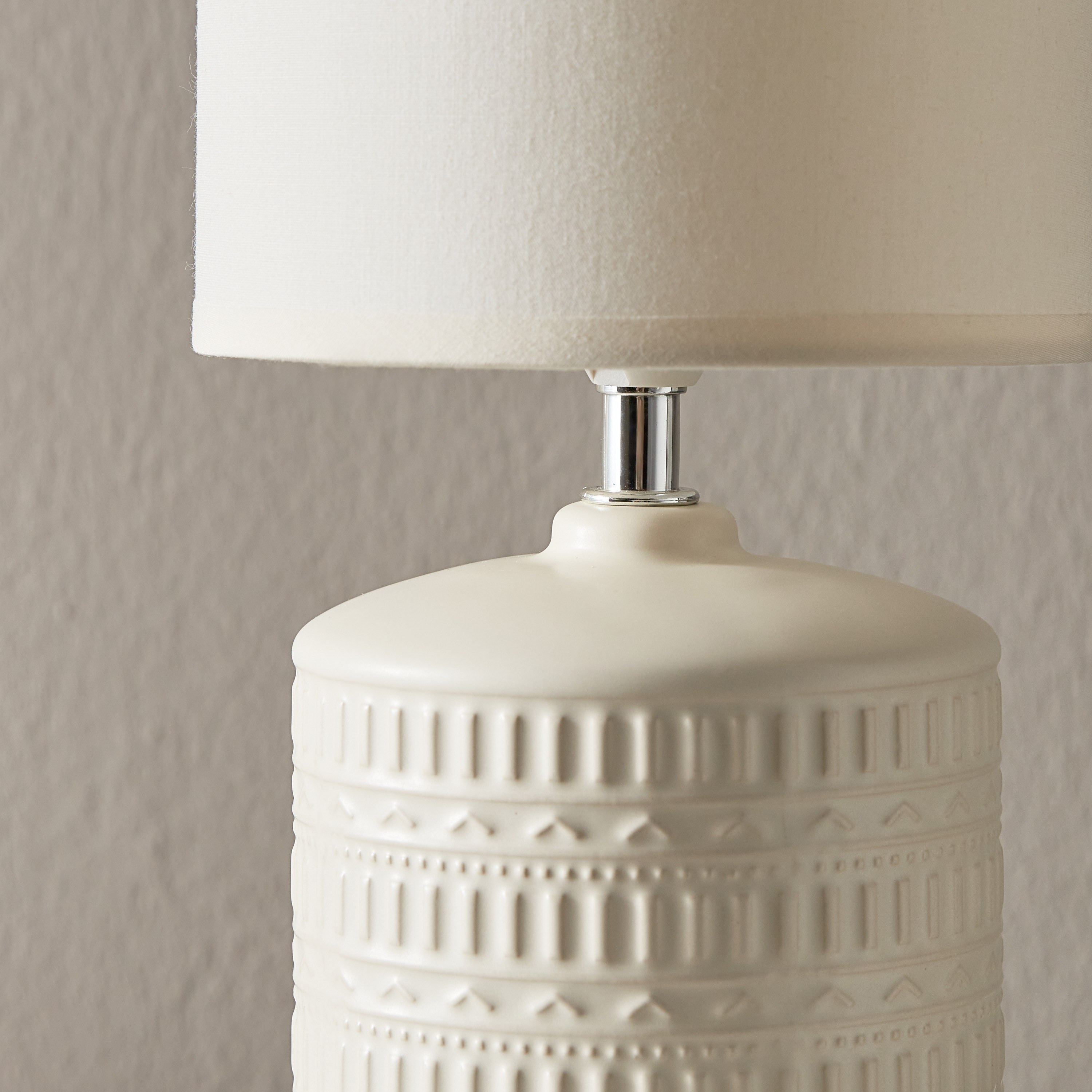 Round ceramic table deals lamp