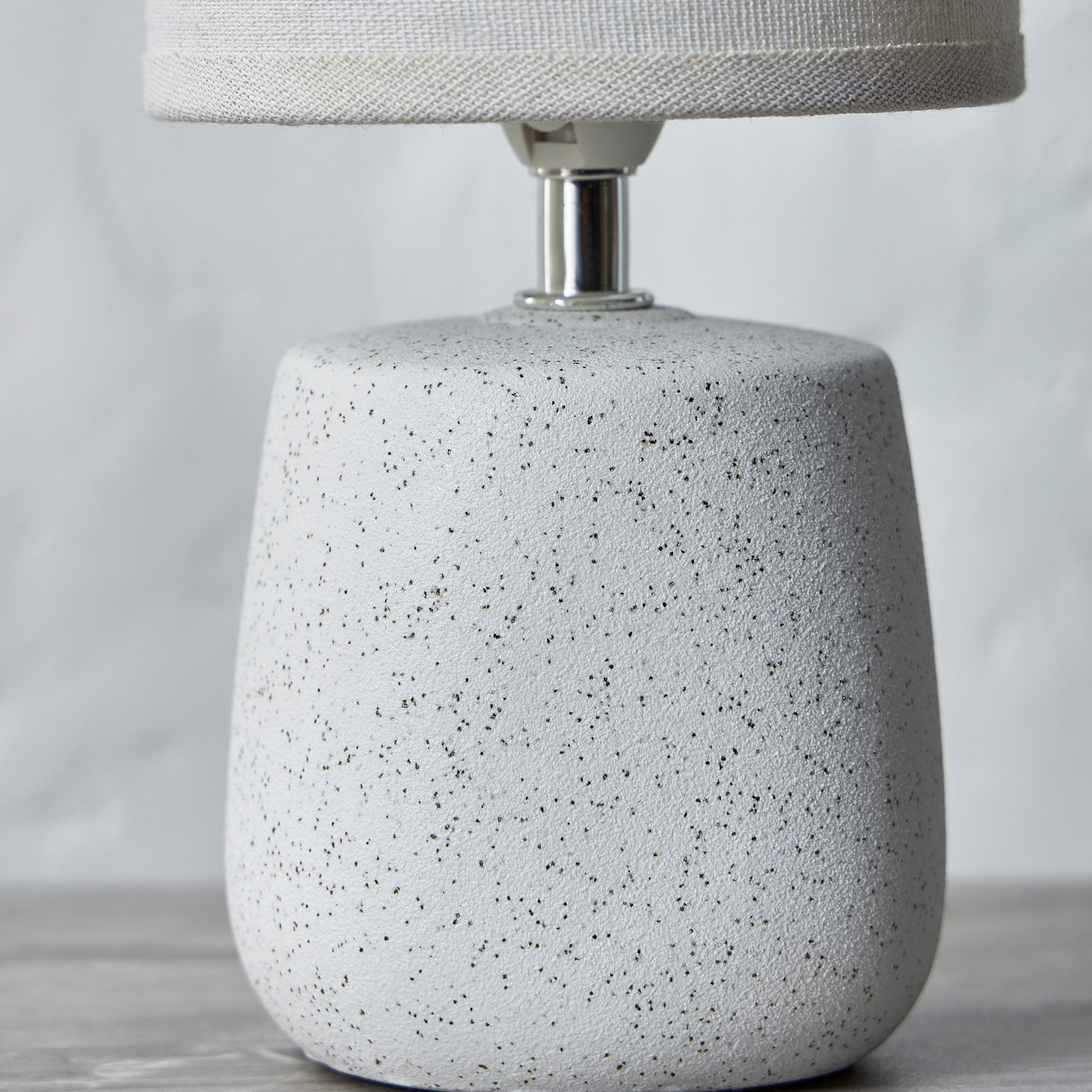 Dinlas 2-Piece Ceramic Table Lamp Set - 28 cm-household-lighting-tableanddesklamps-image-4