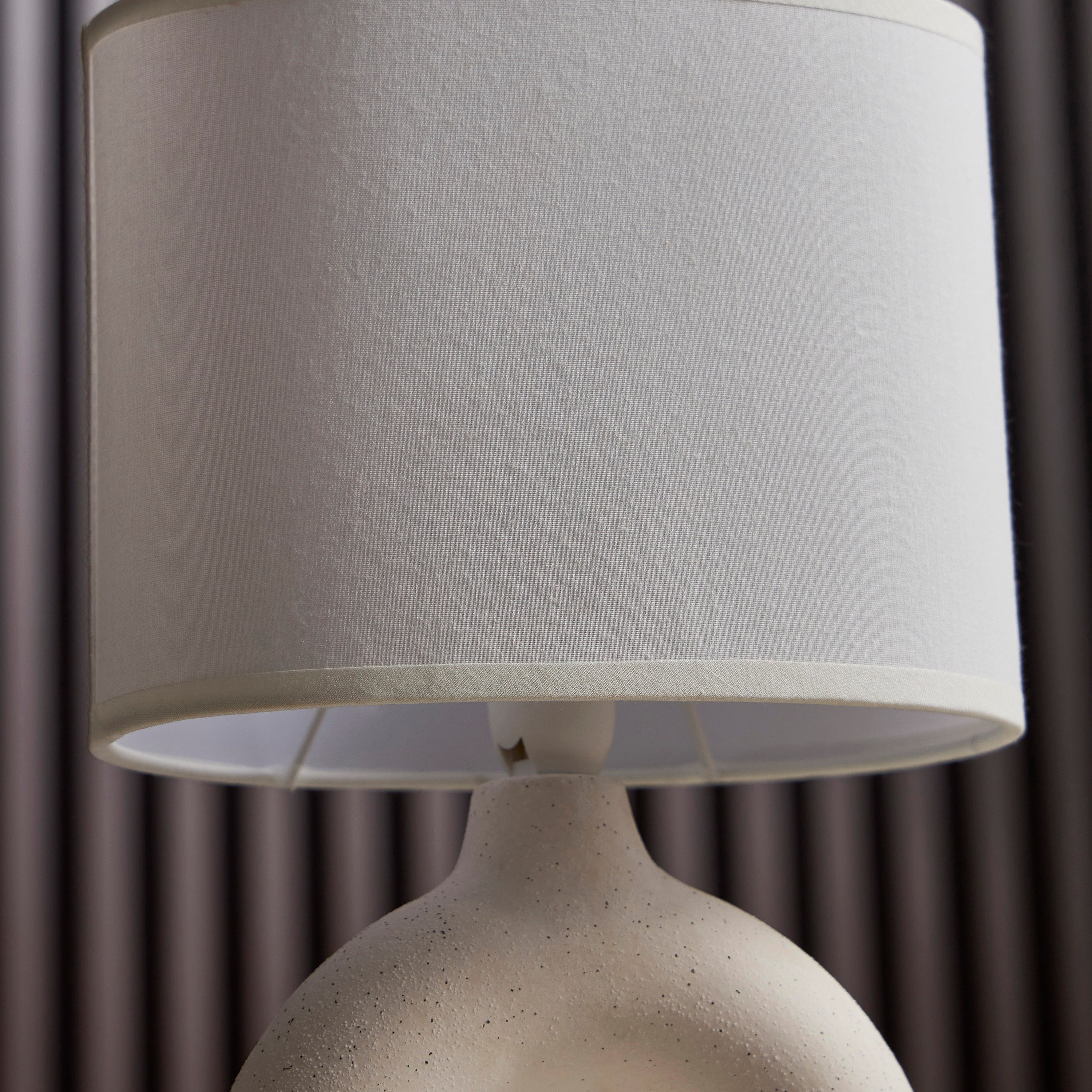 Linde Ceramic Table Lamp - 31 cm-household-lighting-tableanddesklamps-image-3