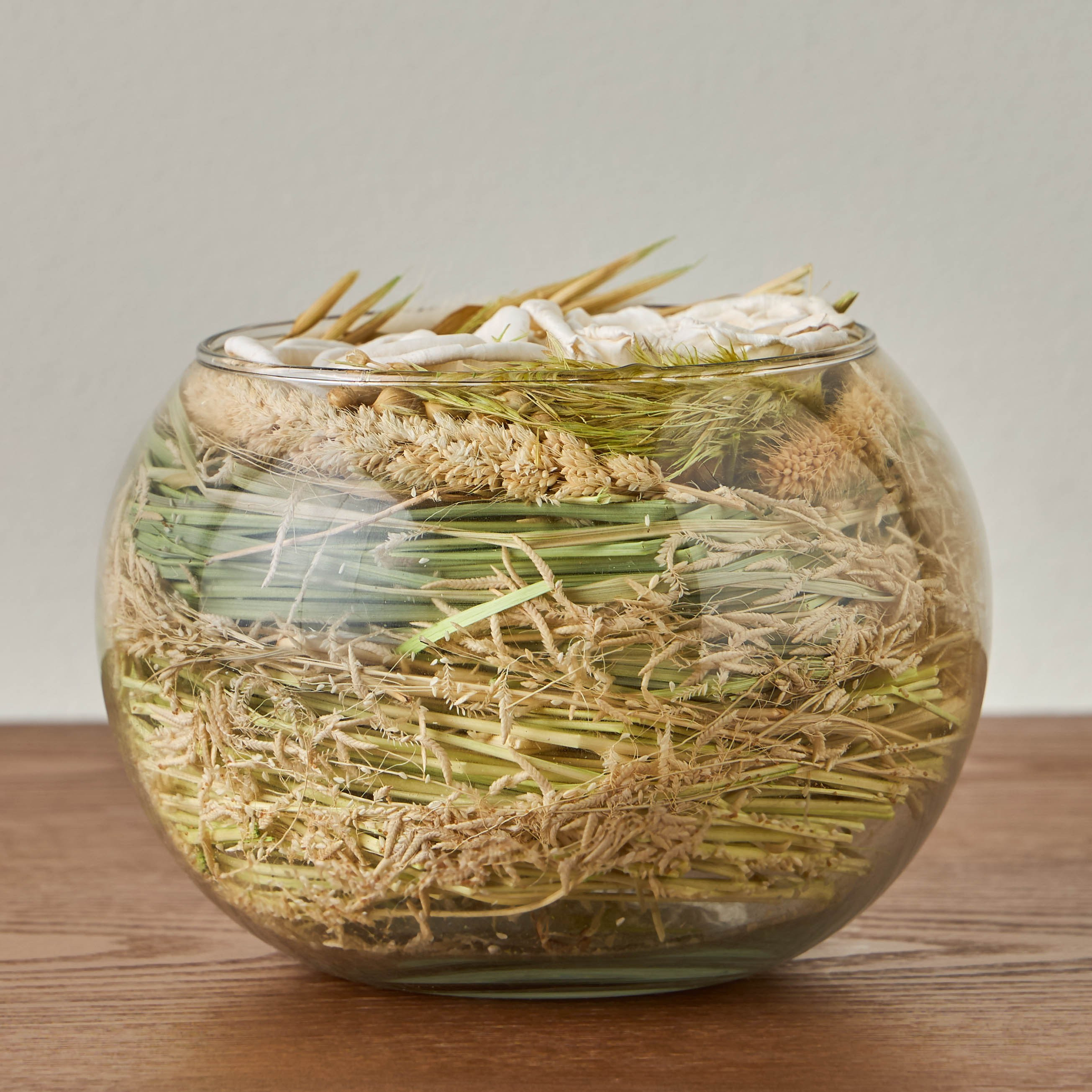ورد ودخن سولا التايلاندية في وعاء زجاج - 15 سم-household-gardenandoutdoor-artificialflowersandplants-flowers-image-1