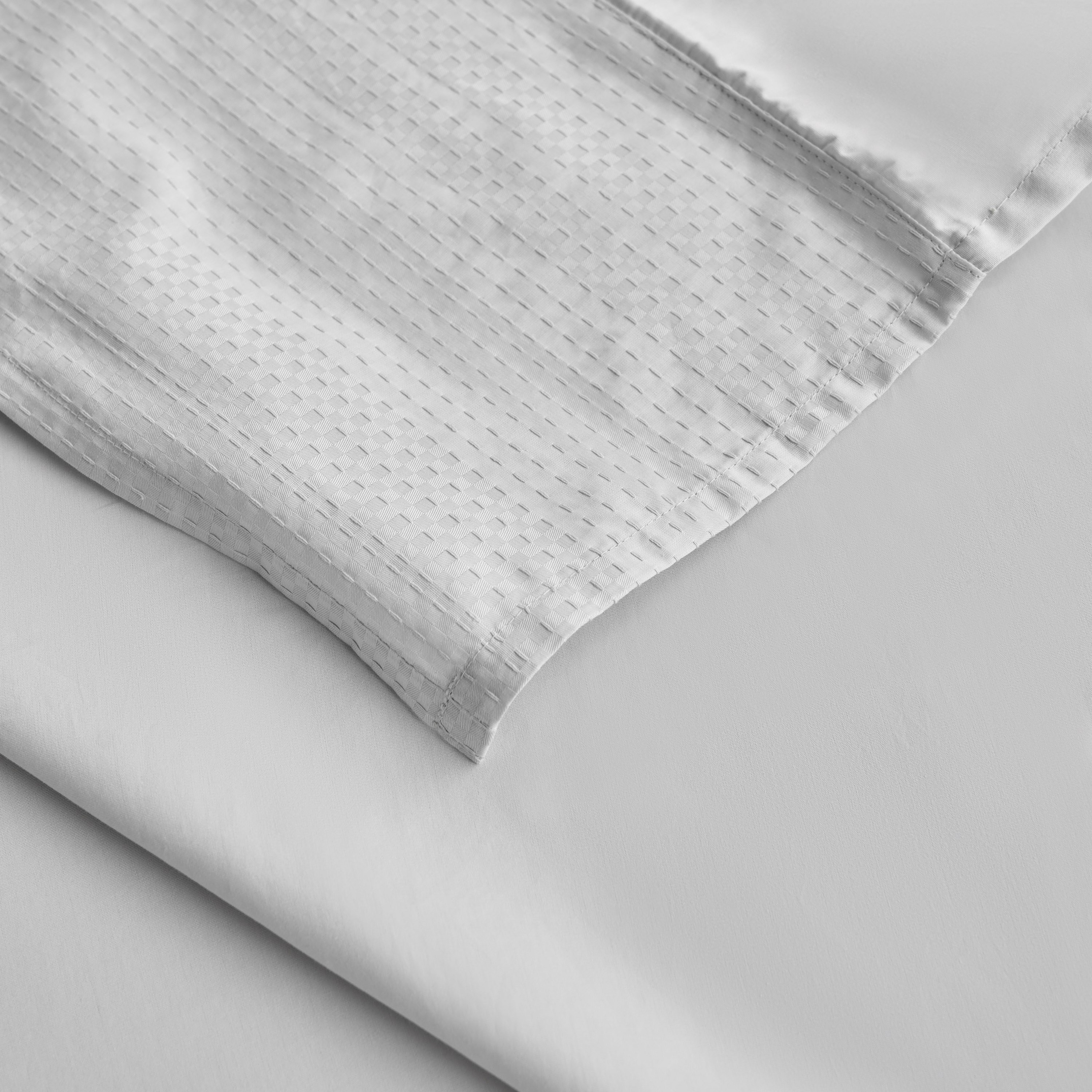 شرشف مسطح كوين قطن بيركال بعدد خيوط 325 - إتيرنتي - 180x270 سم-household-bedding-sheetsandpillowcases-flatsheets-image-3
