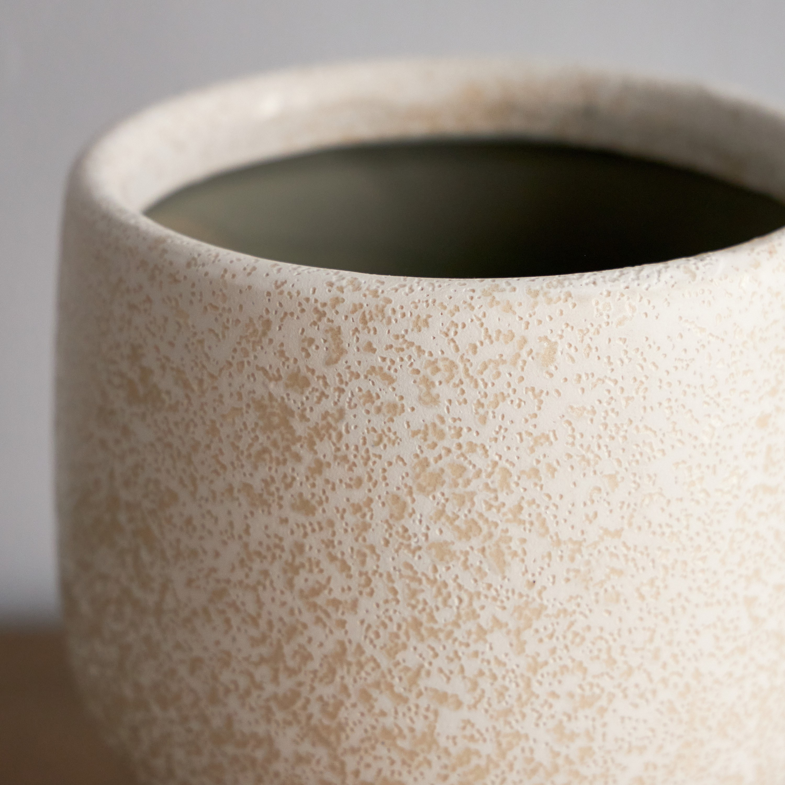 Nord Footed Planter - 17.5 cm-household-gardenandoutdoor-potsandplanters-planters-image-2