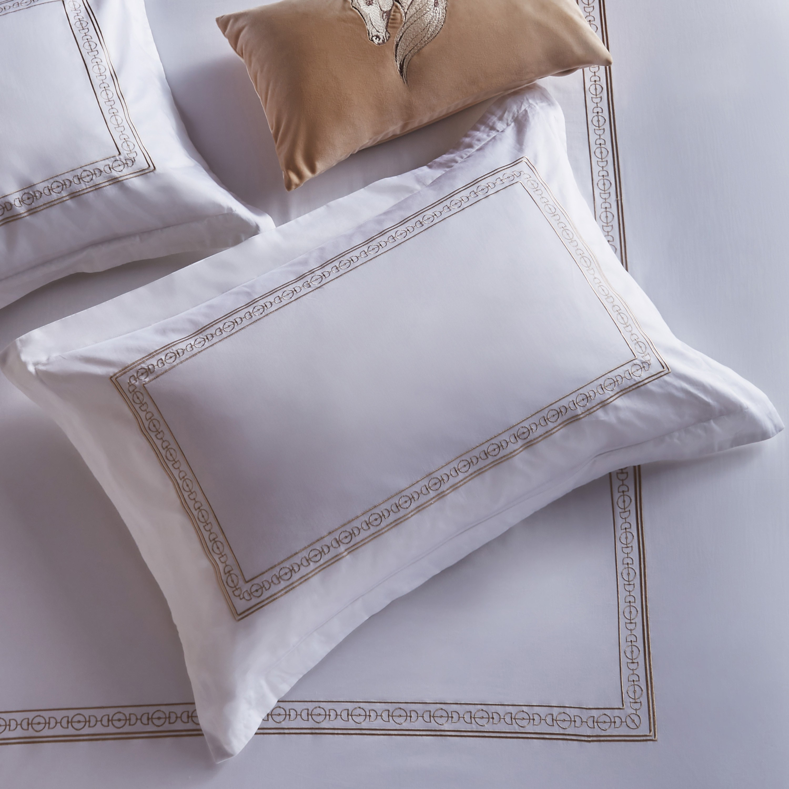 طقم لحاف سوبر كينج - 4 قطع مطرّز على الحواف - راميرو - 240x260 سم-household-bedding-comfortersandbedspreads-comforters-image-3