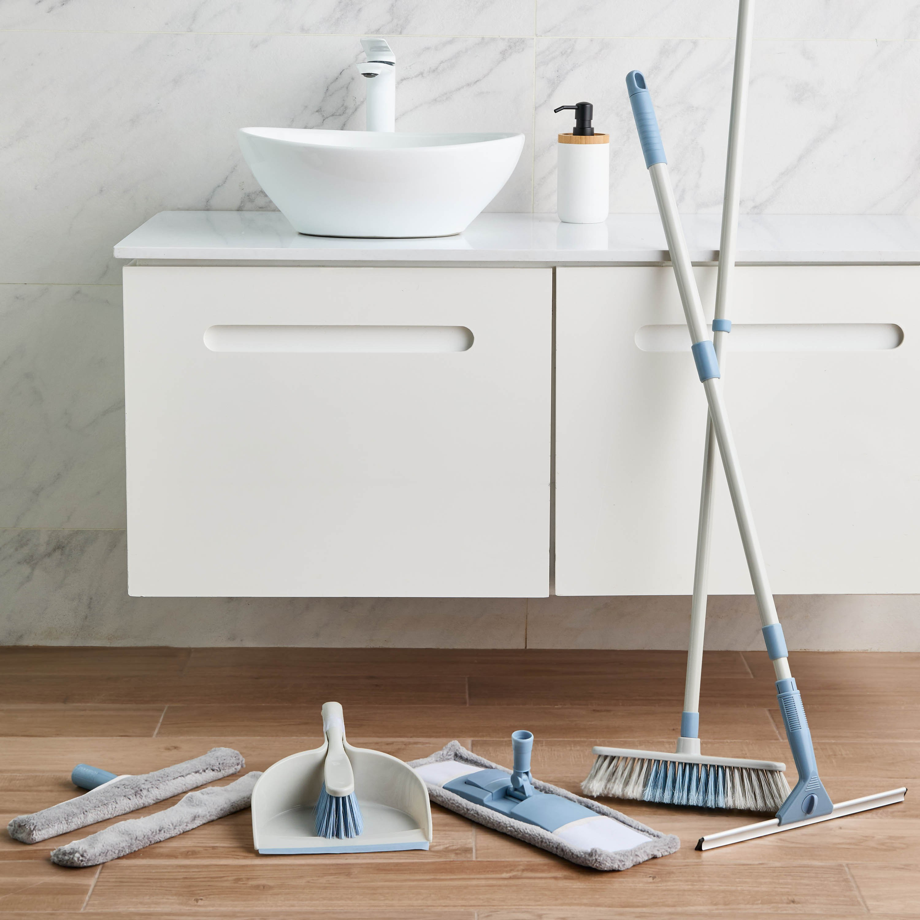 Agila 4-Piece Window Cleaning Set-household-bathandlaundry-cleaning-brushesspongesandcloths-image-4