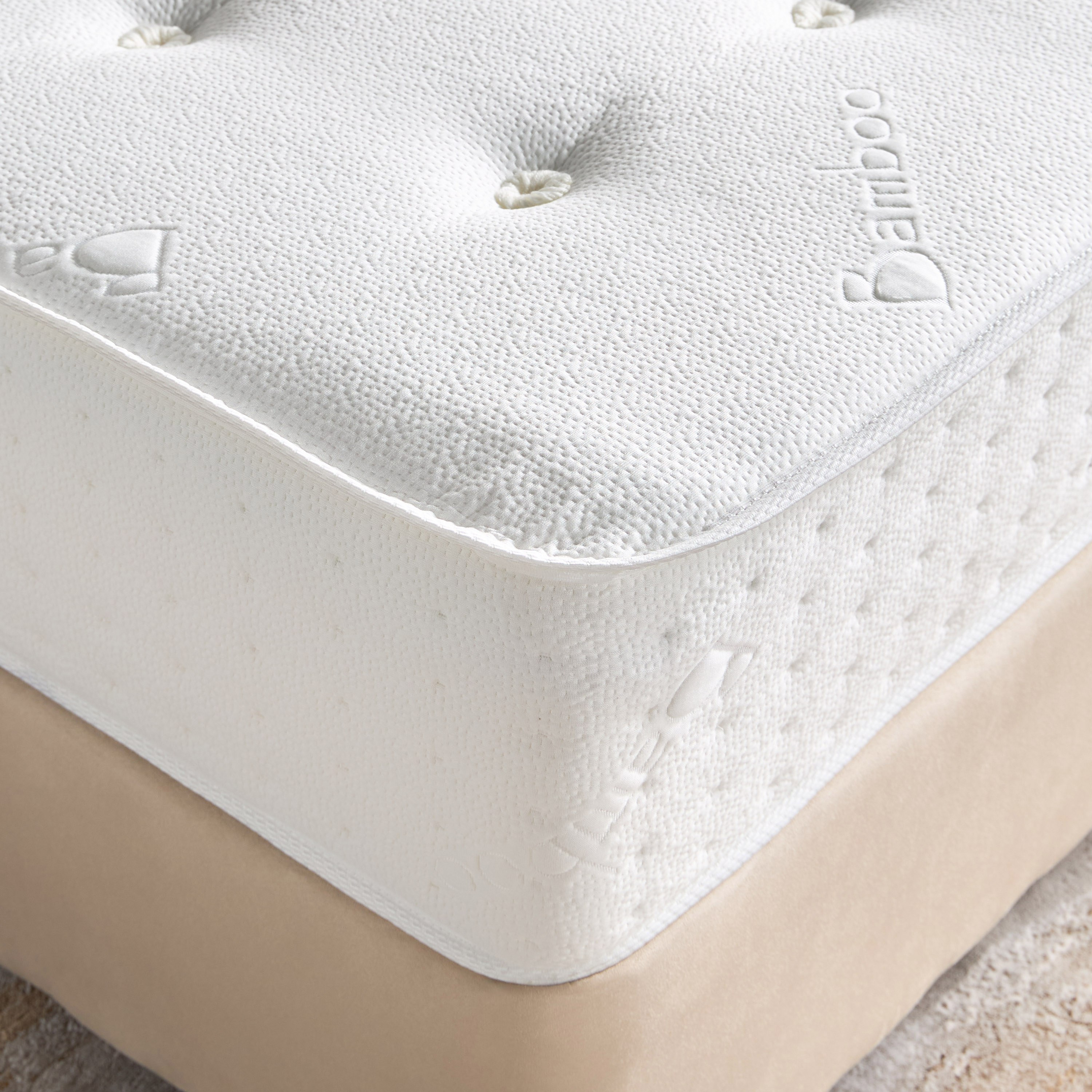 مرتبة جل فيسكو كوين ميموري فوم بمستخلص الشاي الأخضر - بليس - 160x200 سم-furniture-mattresses-queenmattresses-image-1