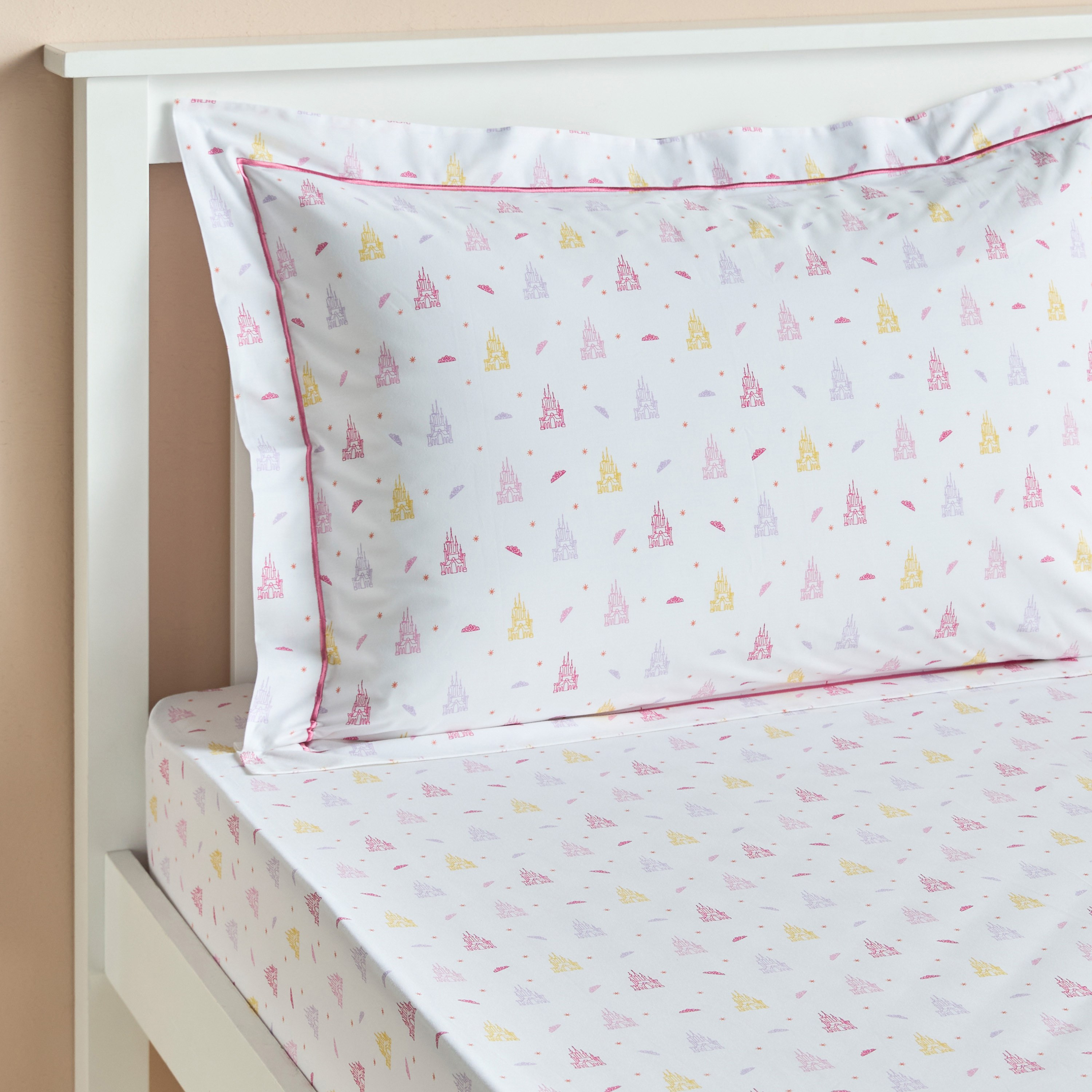 شرشف مطاطي فردي من القطن العضوي بعدد خيوط 200 وطبعات قلعة - دريمز - 90x200 سم-babyandkids-beddingandwindows-bedding-fittedandflatsheets-image-2