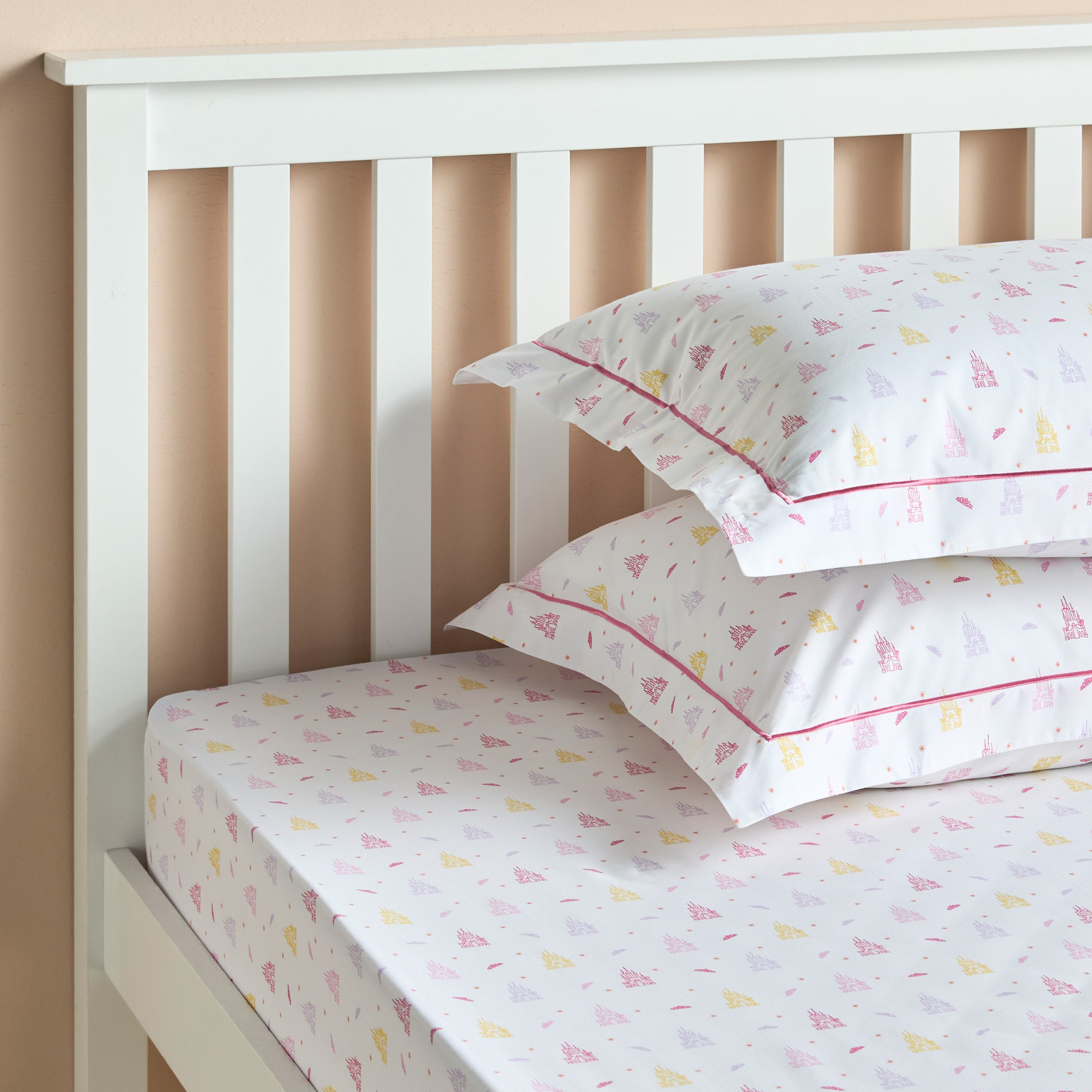 شرشف مطاطي فردي من القطن العضوي بعدد خيوط 200 وطبعات قلعة - دريمز - 90x200 سم-babyandkids-beddingandwindows-bedding-fittedandflatsheets-image-4