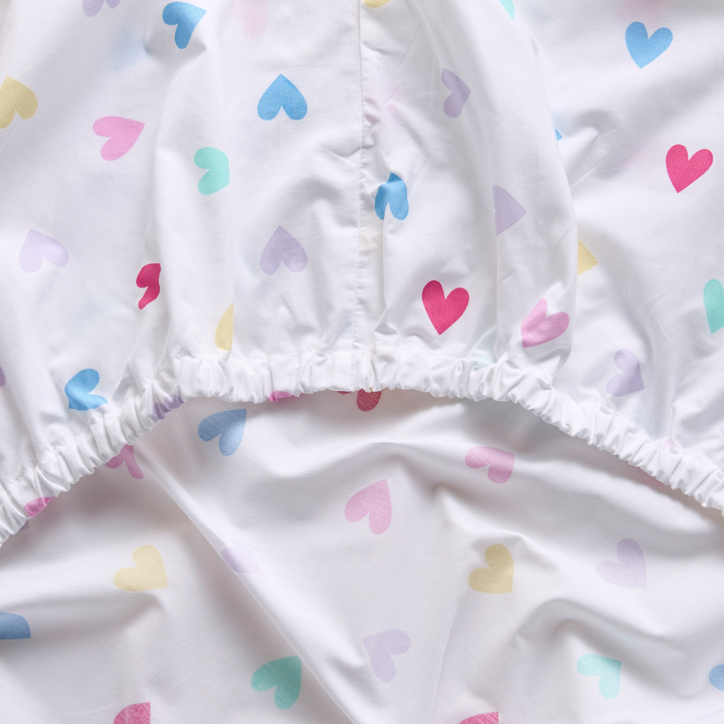 شرشف مطاطي فردي من القطن العضوي بعدد خيوط 200 وطبعات قلب - إيكو سناجل - 90x200 سم-babyandkids-beddingandwindows-bedding-fittedandflatsheets-image-3