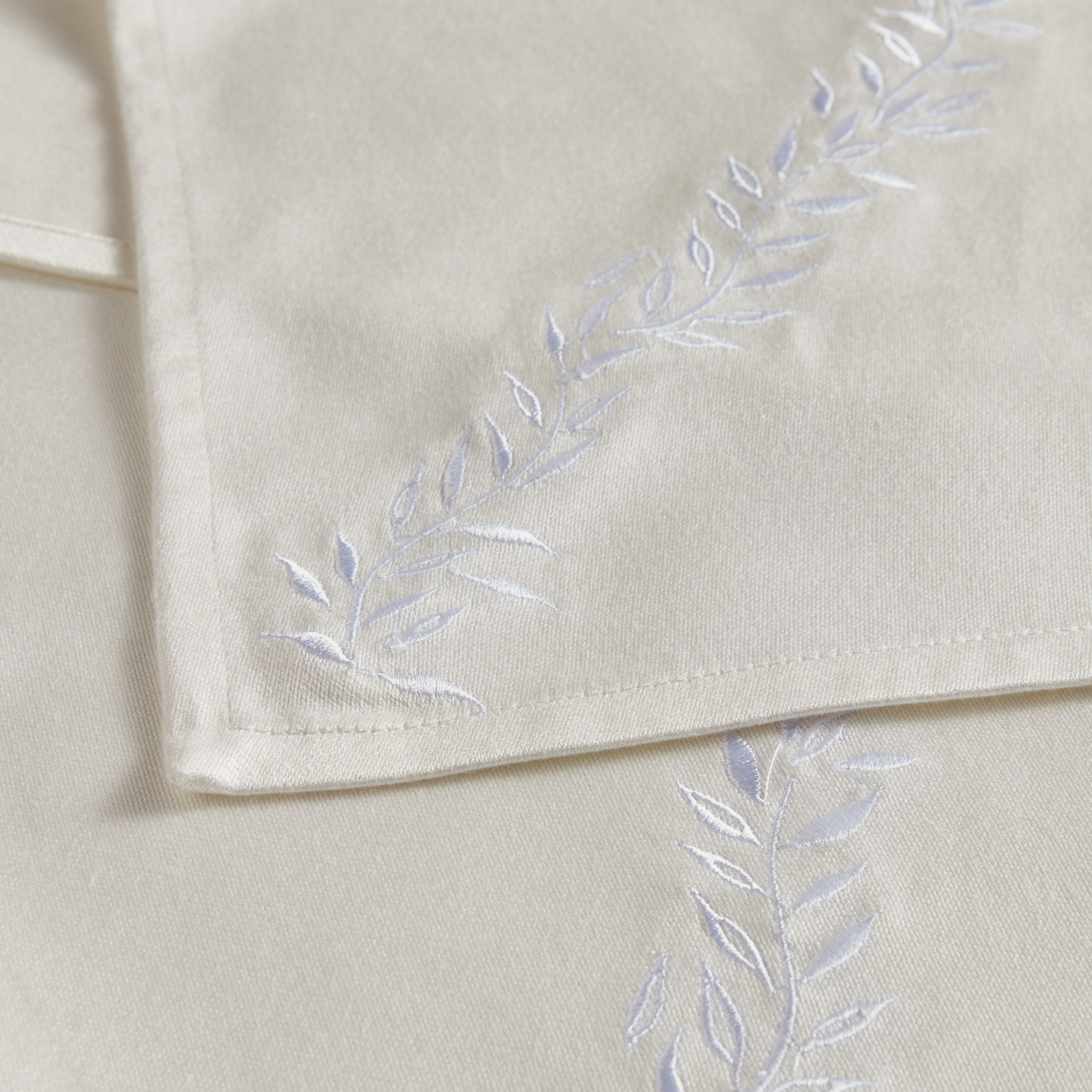 Faris 4-Piece Embroidered Table Napkin Set - 45x45 cm-household-dining-tablelinen-napkinsandaccessories-image-2
