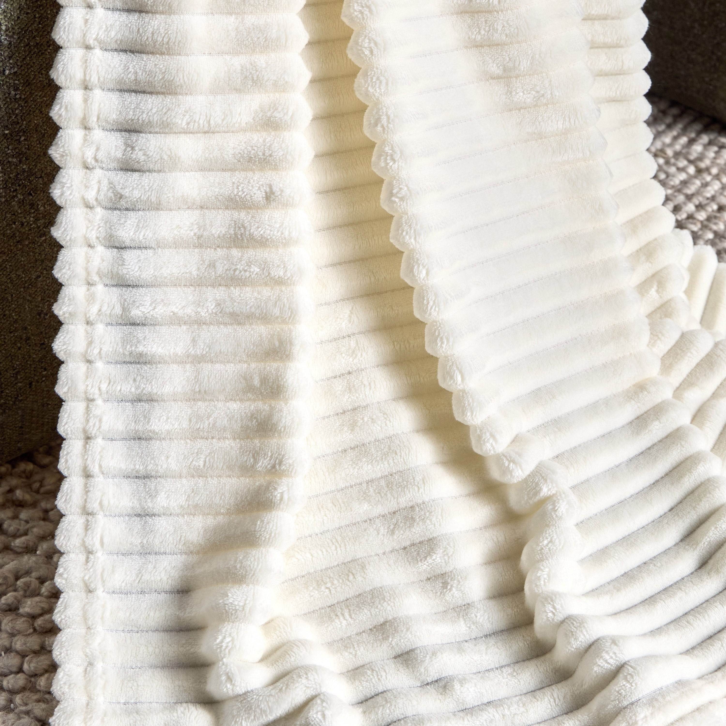 Noura Portia Jacquard Flannel Blanket - 150x200 cm-household-cushionsandthrows-throwsandblankets-blankets-image-2