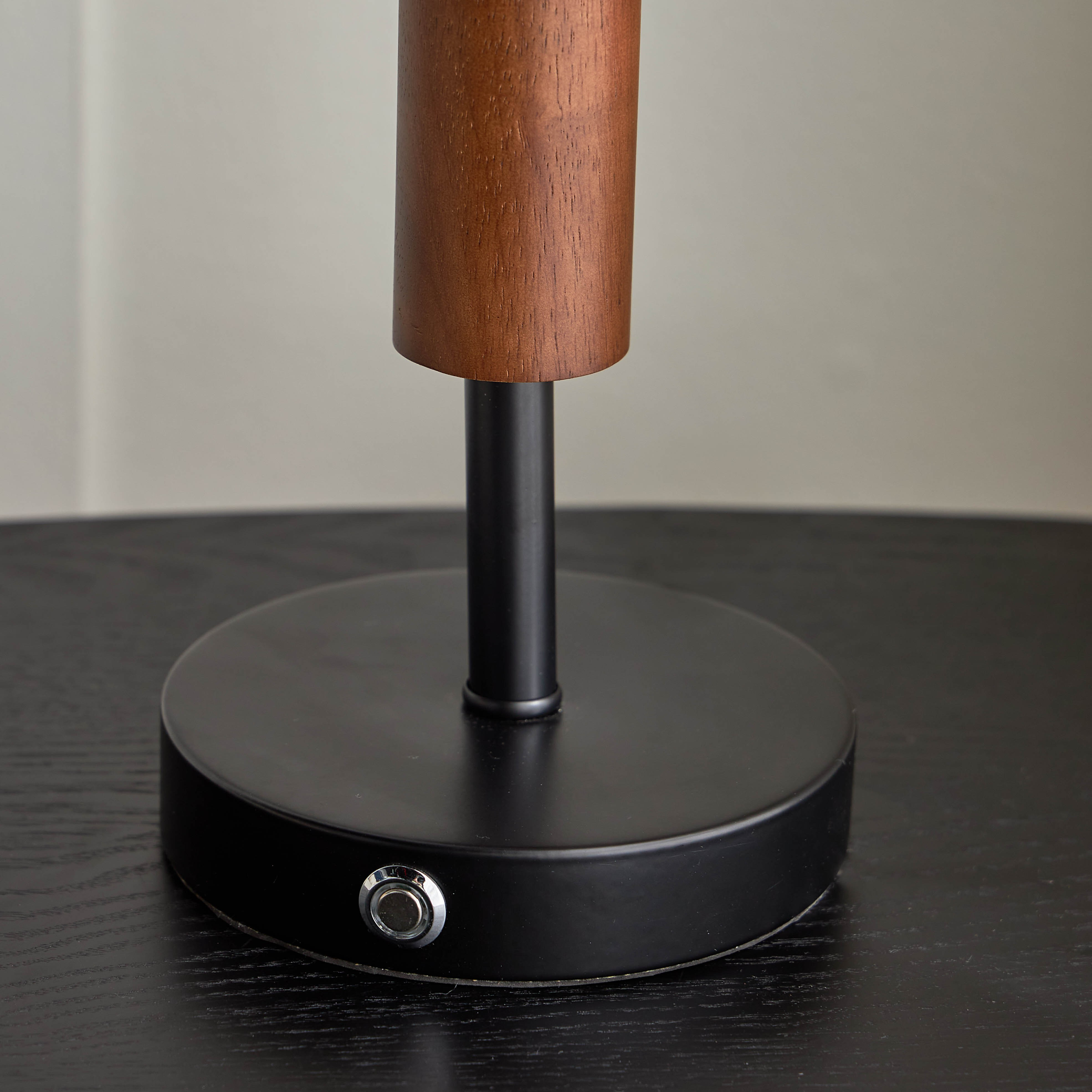 Finn Metallic Table Lamp - 69 cm-household-lighting-tableanddesklamps-image-3