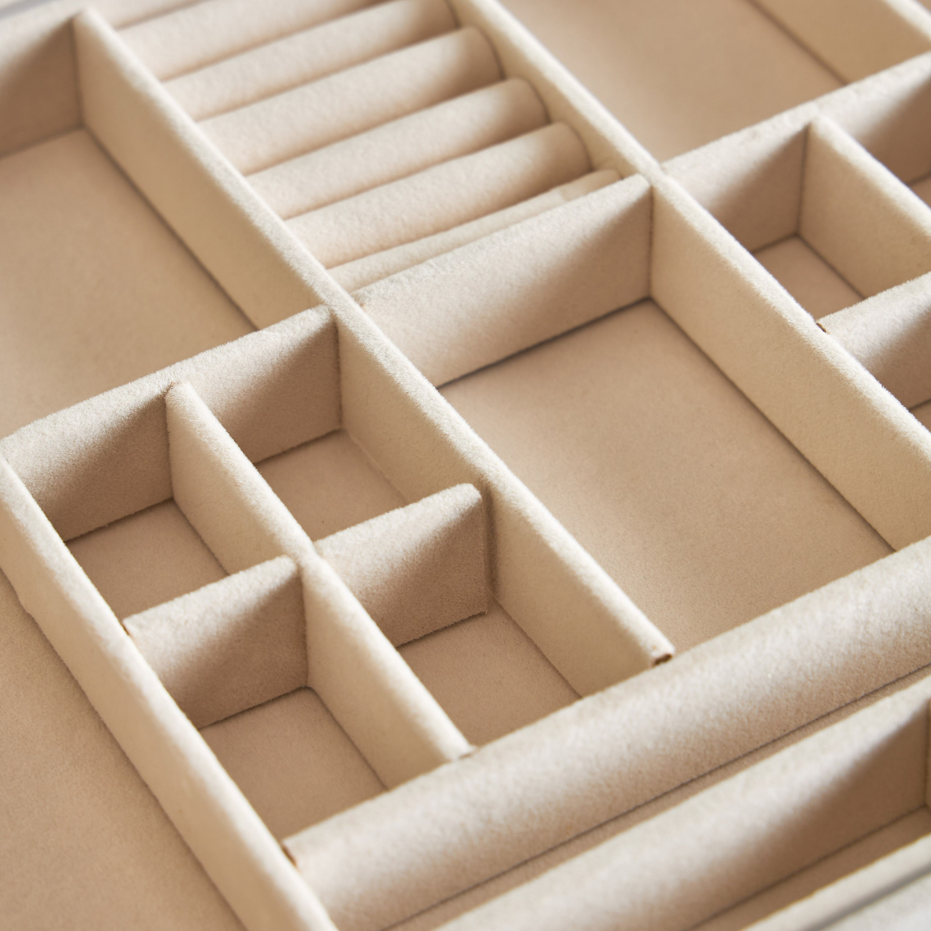 Flosci Expandable Jewellery Tray-household-storage-jewelleryorganizing-jewellerytrays-image-4