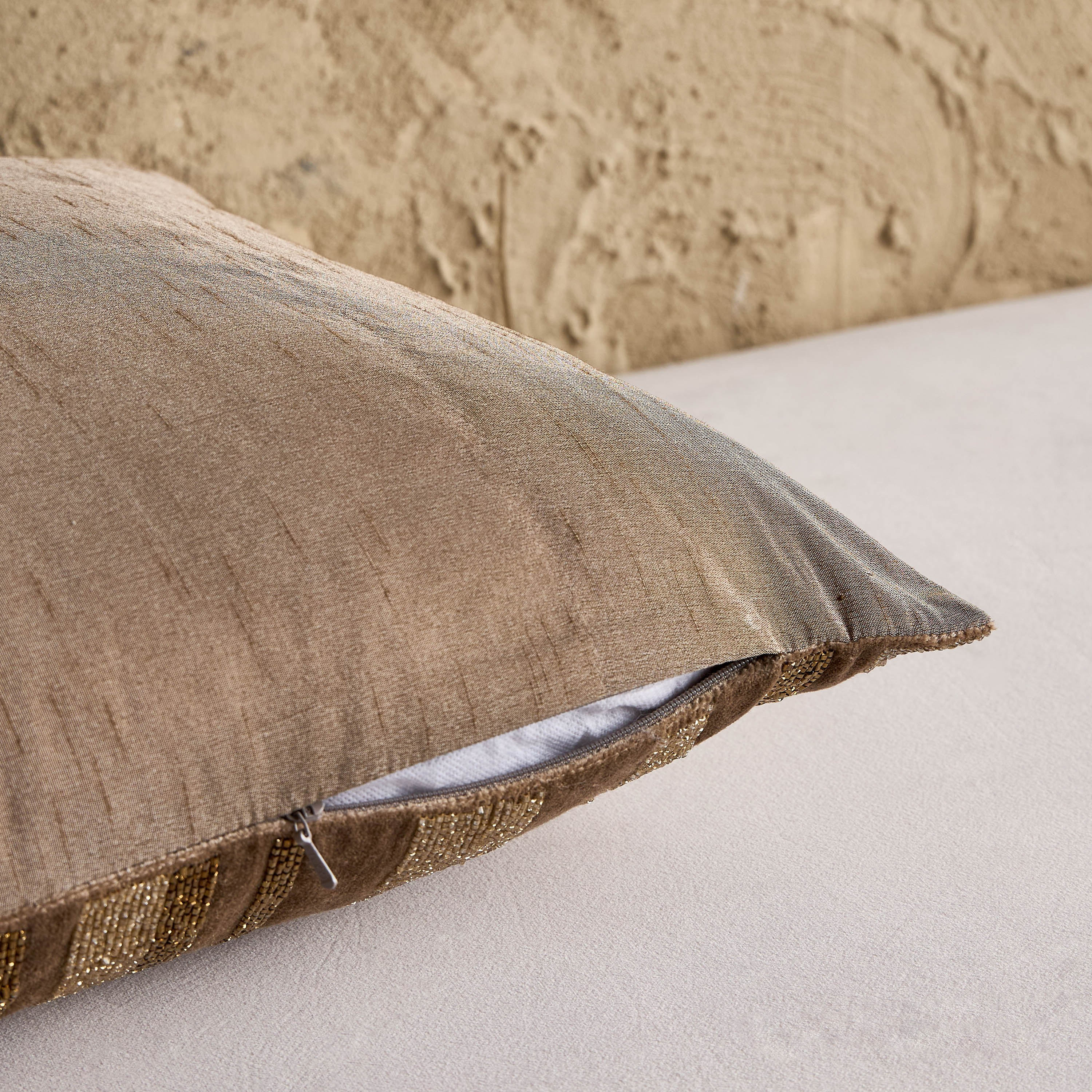 وسادة محشوة مطرزة بالخرز مارشا - ديزرت إليجانس - 40x65 سم-household-cushionsandthrows-filledcushions-decorativecushions-image-3