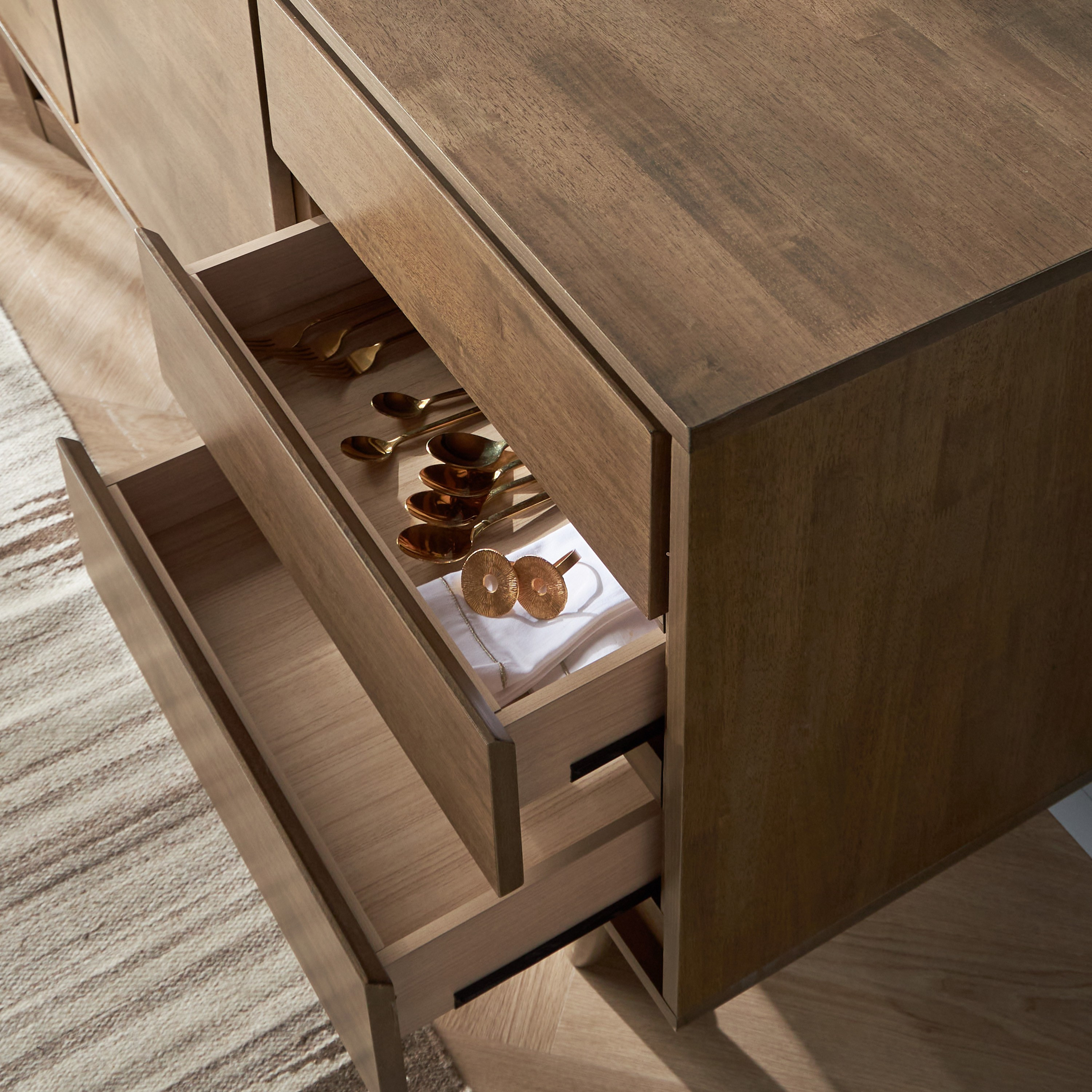 Nova Buffet-furniture-diningroom-buffethutchesandcurios-image-5
