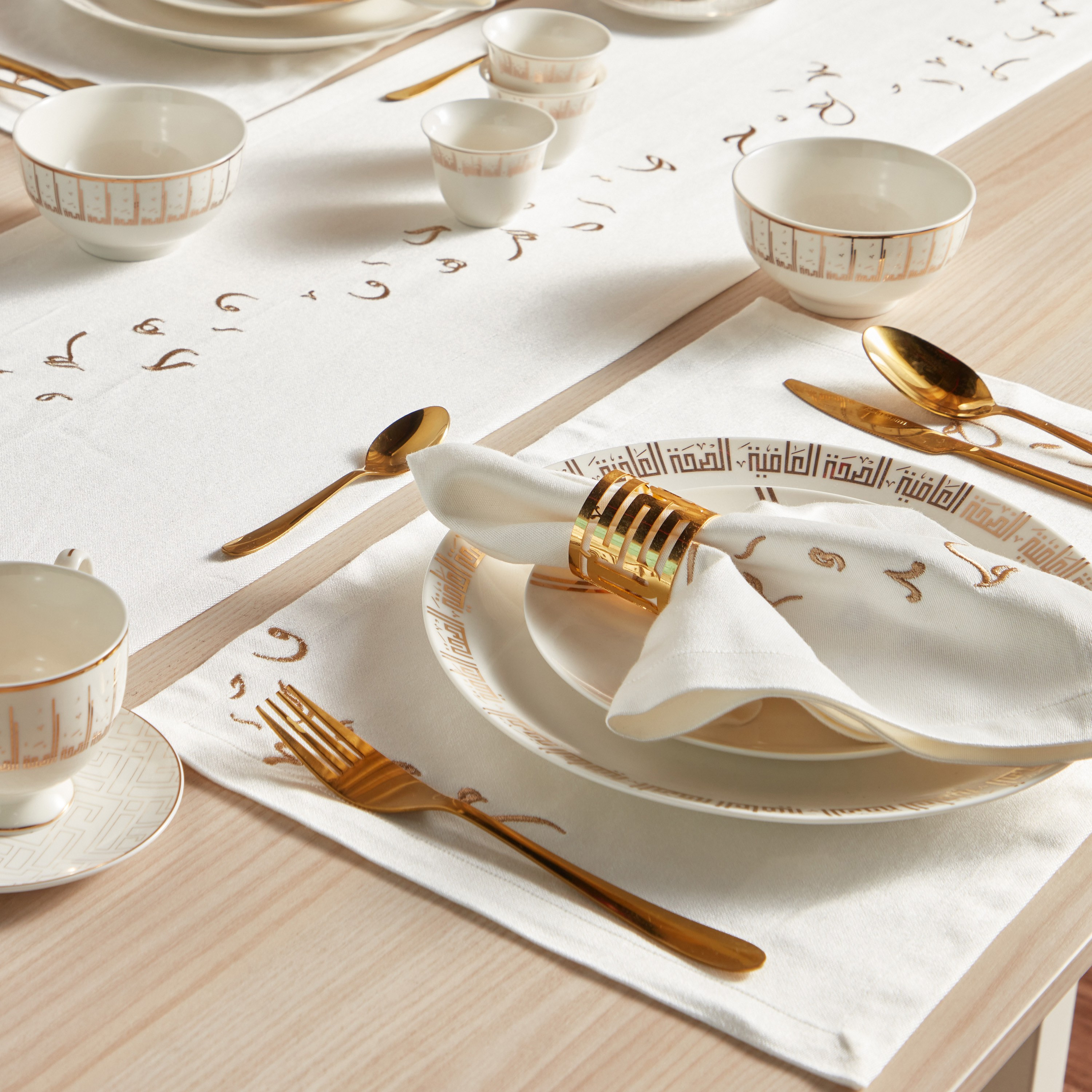 مفرش طاولة - نوماد أرتيستيك - 30x180 سم-household-dining-tablelinen-runnersandtablecovers-image-3