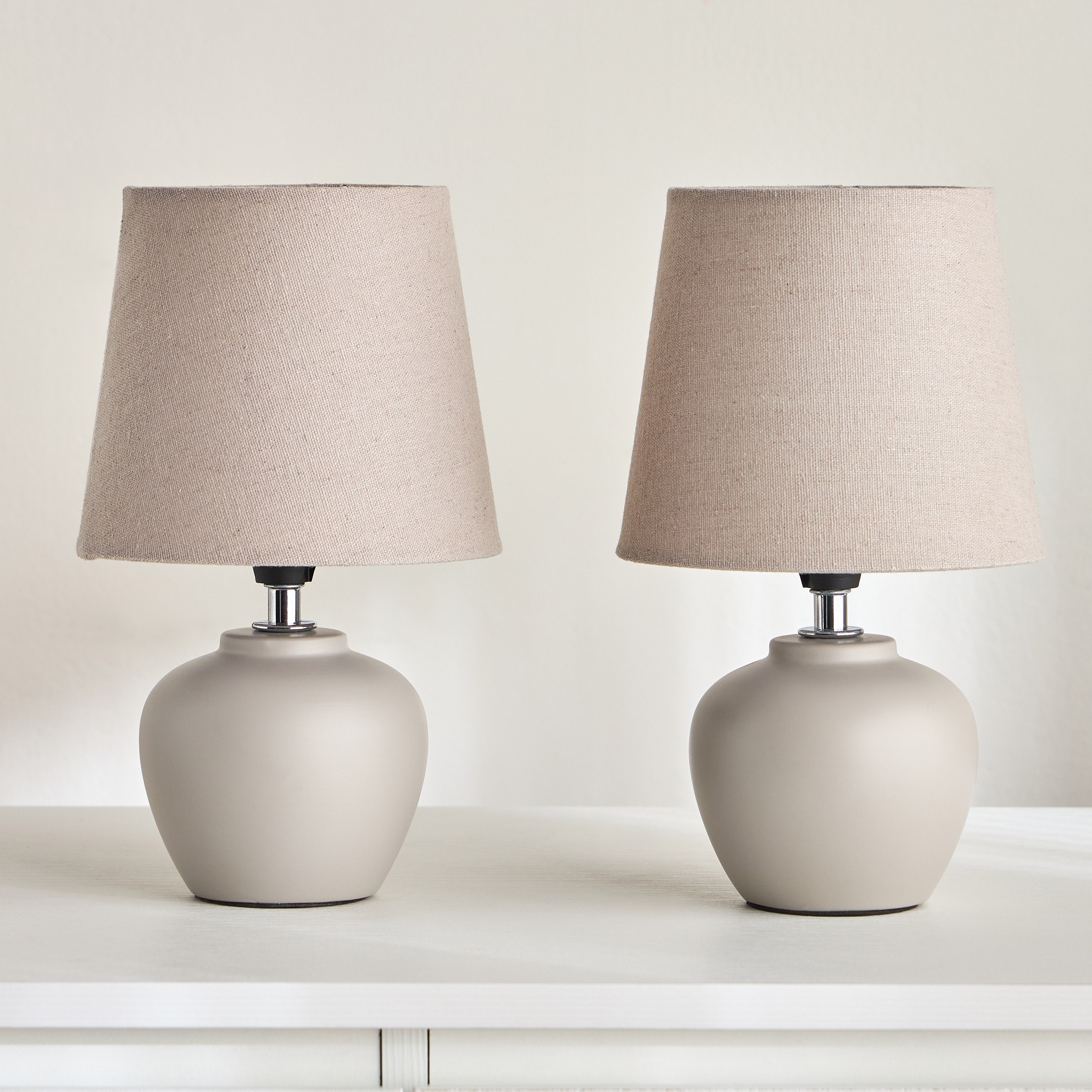 طقم مصابيح طاولة سيراميك قطعتين - فرينجيلا - 26 سم-household-lighting-tableanddesklamps-image-1