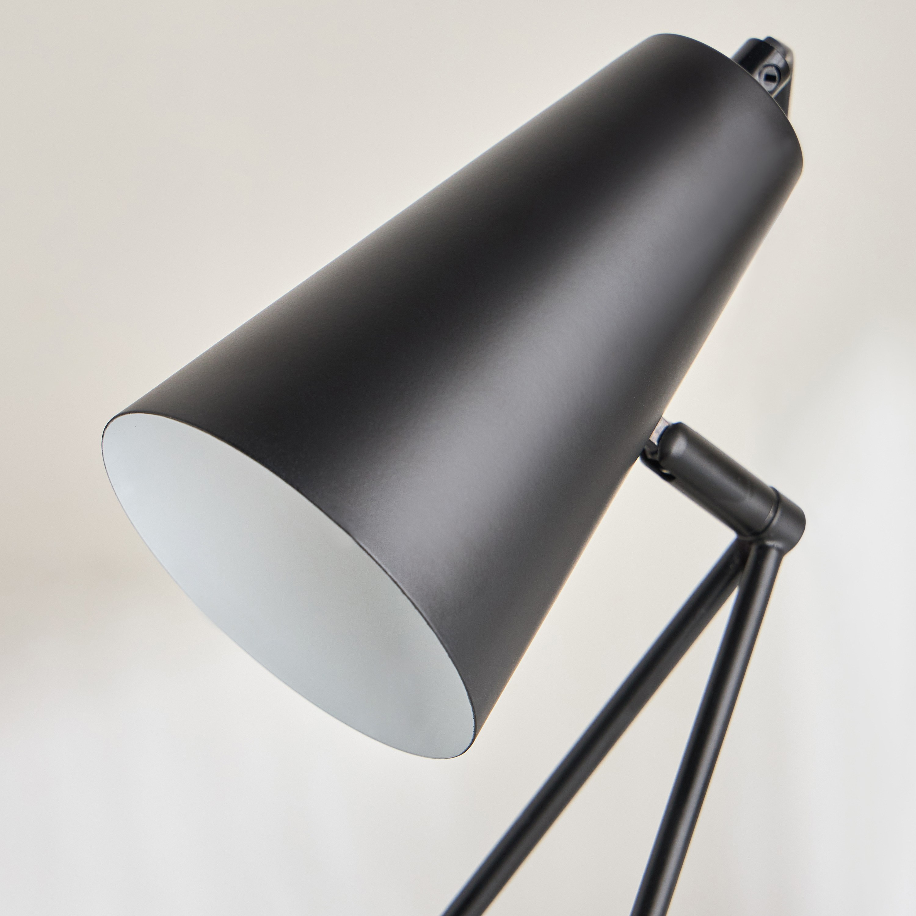 Lavia Metal Table Lamp - 30 cm-household-lighting-tableanddesklamps-image-3