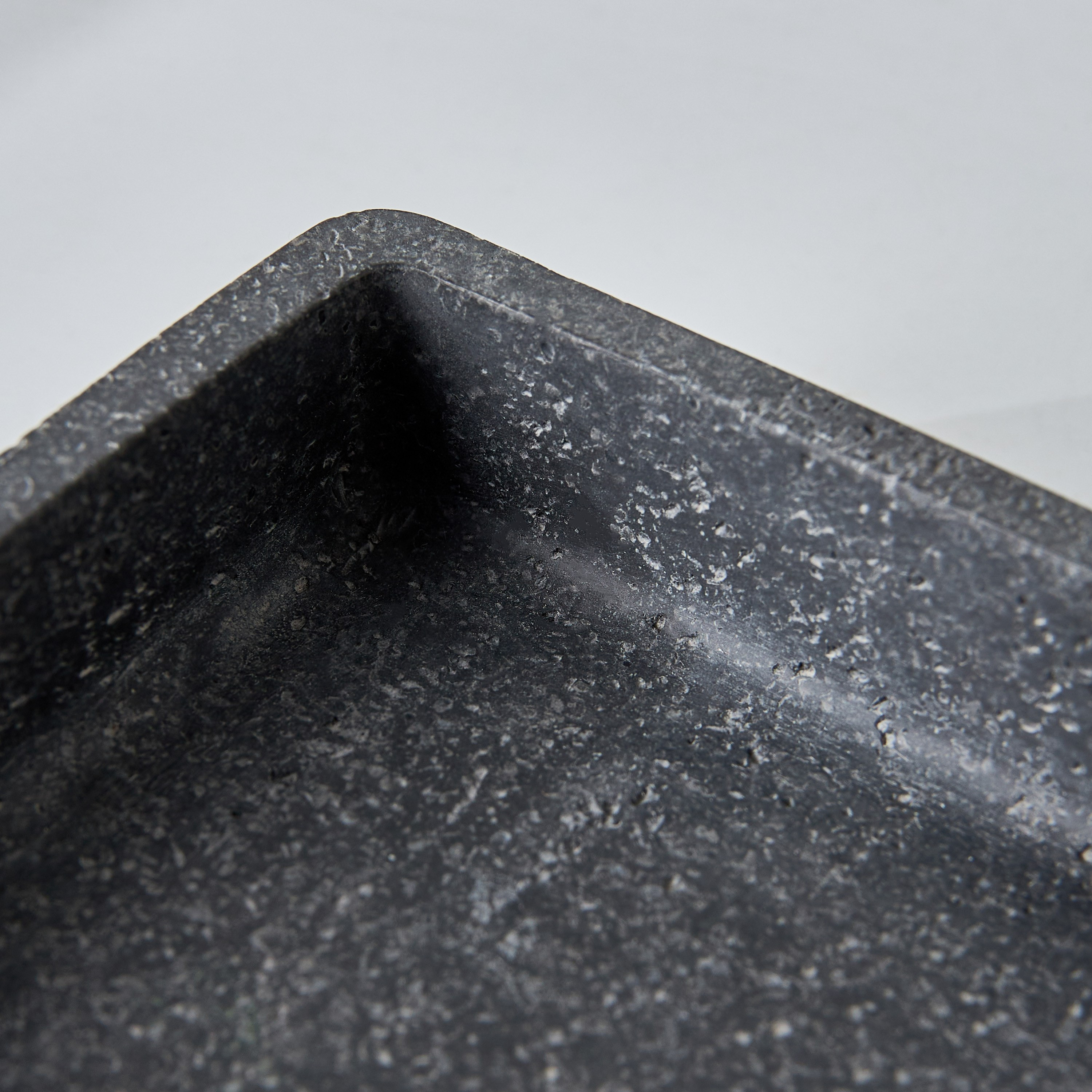 Ebony Towel Tray-household-bathandlaundry-bathaccessories-toweltraysandplatforms-image-2