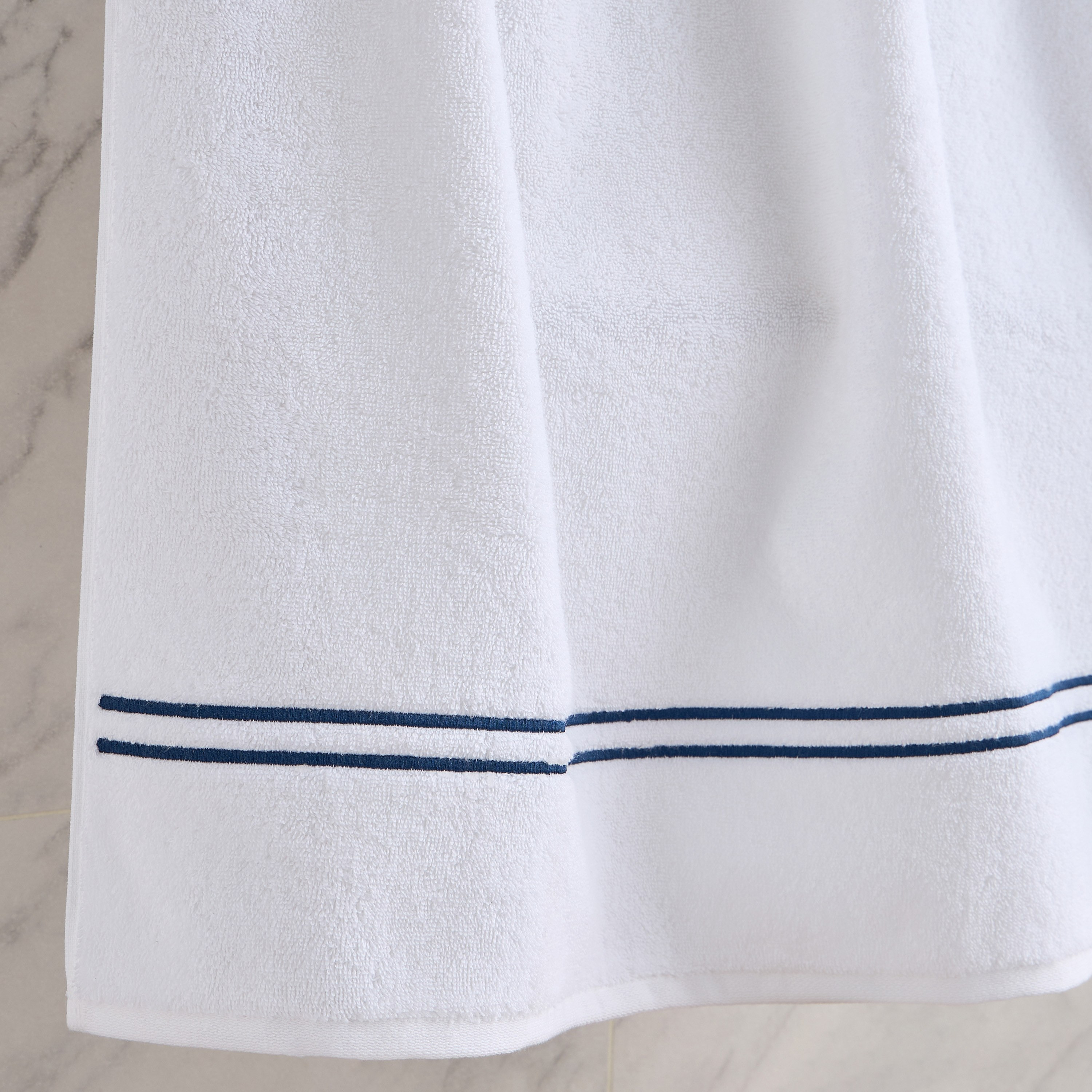 Shop Hotel 650 GSM Egyptian Cotton Bath Towel 70x140 cm Online Homecentre Oman