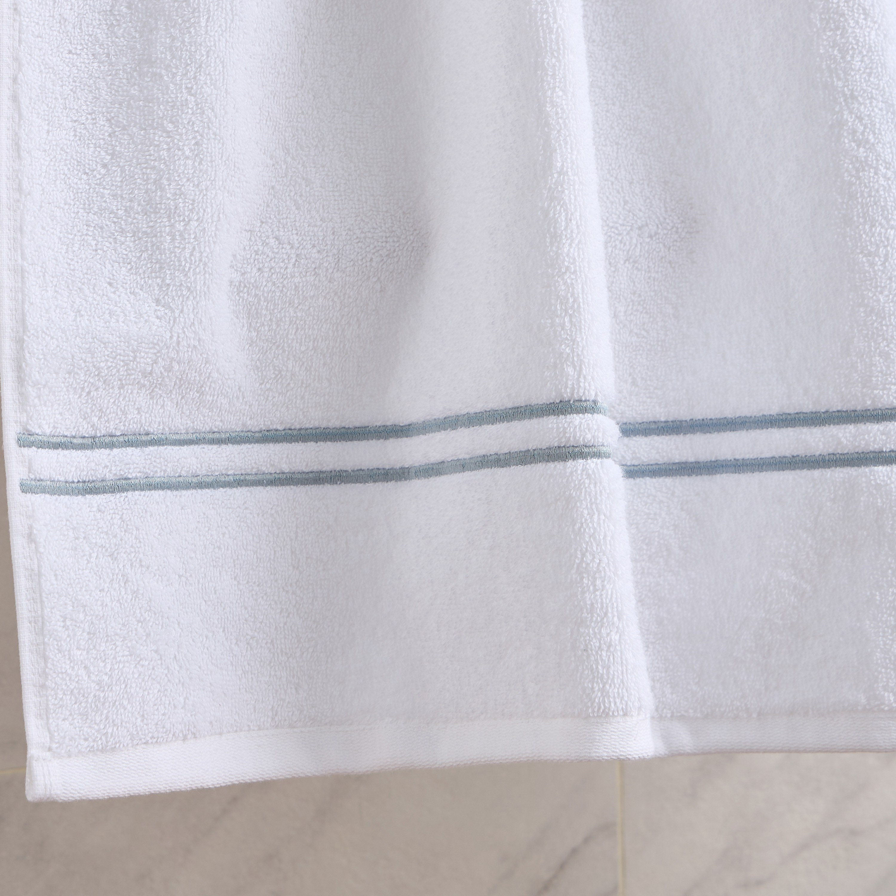 Egyptian Hotel 650 GSM Cotton Bath Towel - 70x140 cm-household-bathandlaundry-bathlinen-towels-image-3