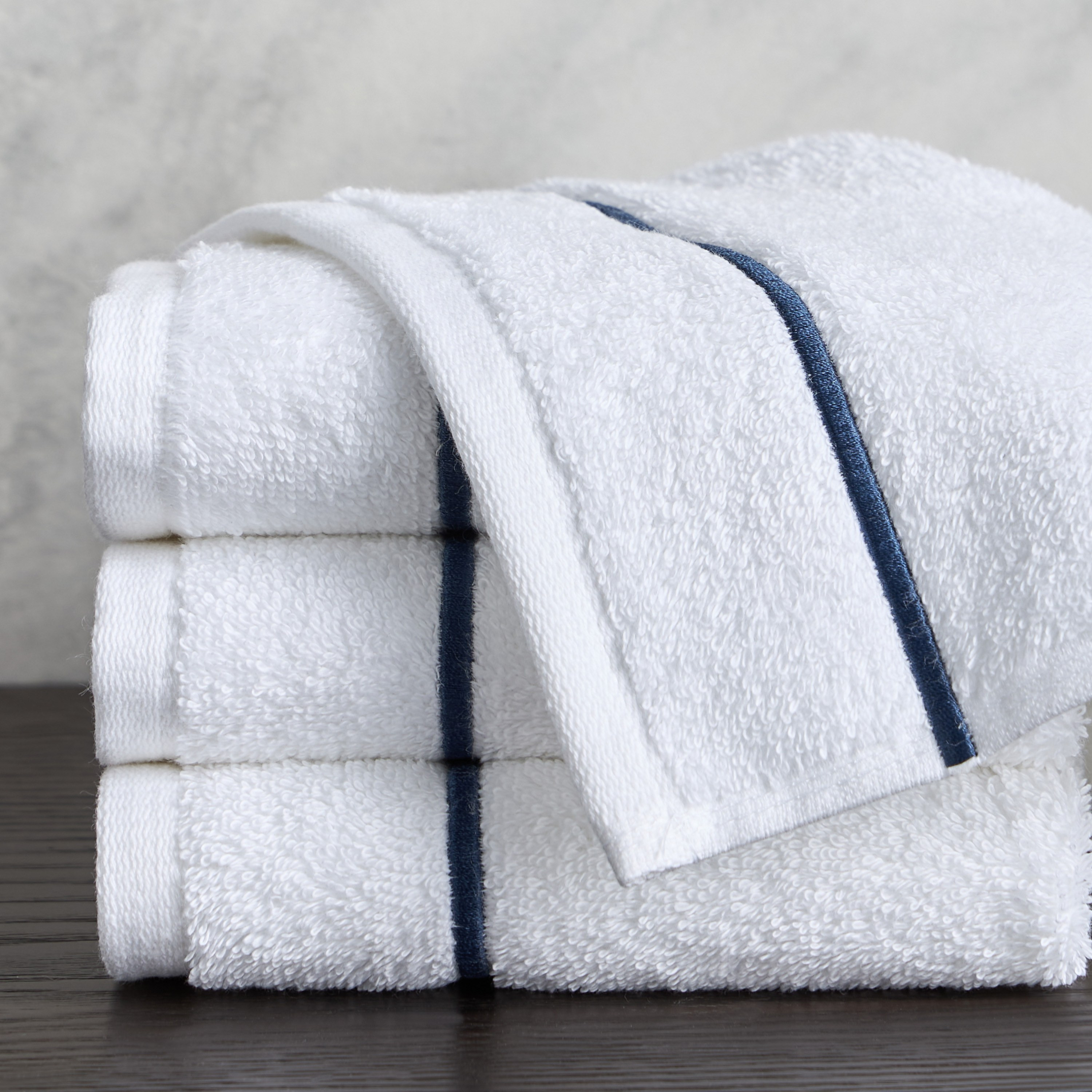 طقم مناشف صغيرة من قطن 4 قطع 650 جرام لكل متر مربع - إيجيبشيان هوتل - 30x30 سم-household-bathandlaundry-bathlinen-towels-image-2
