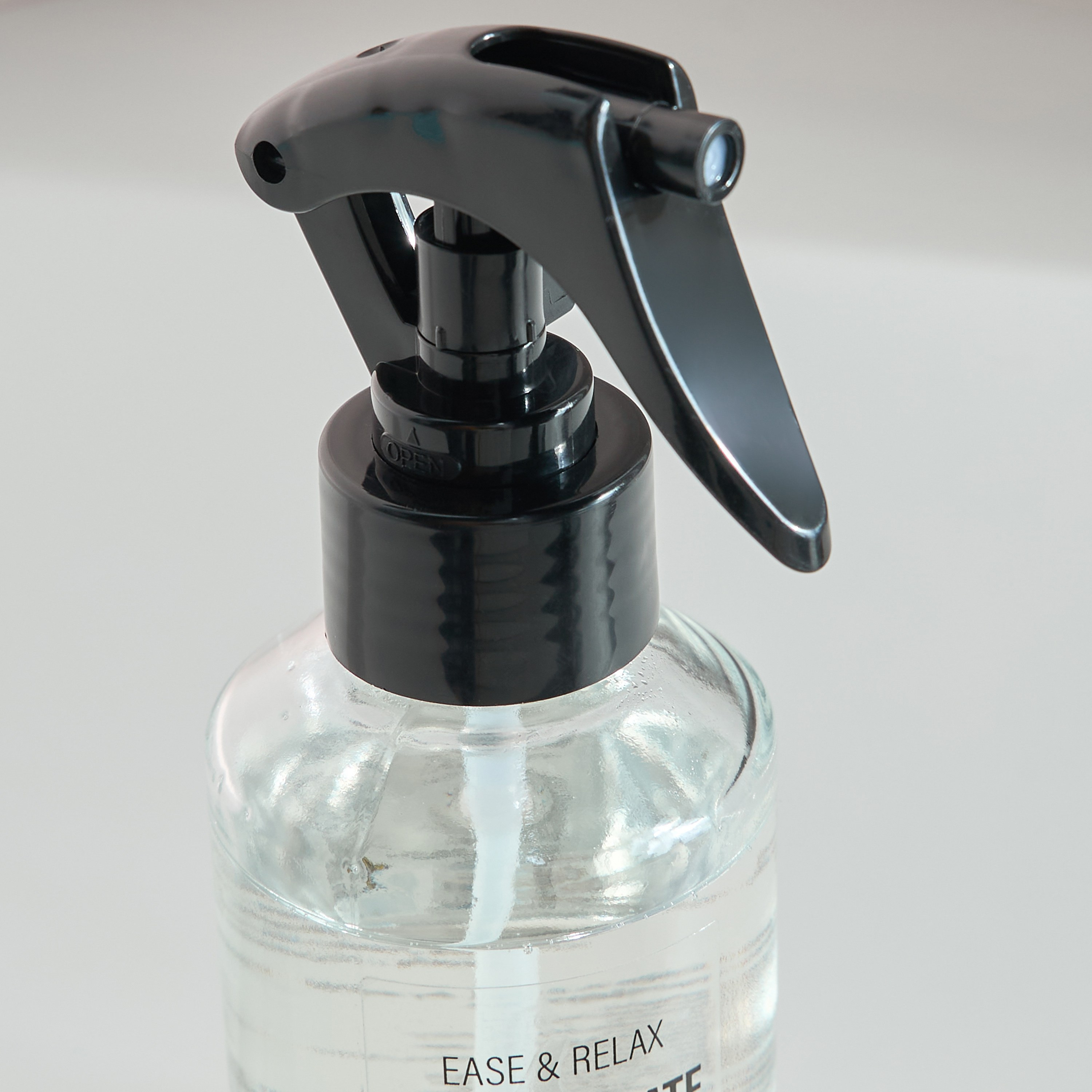 Wellness Pomegranate and Lemon Home Spray - 100 ml-household-homefragrance-homesprays-image-2