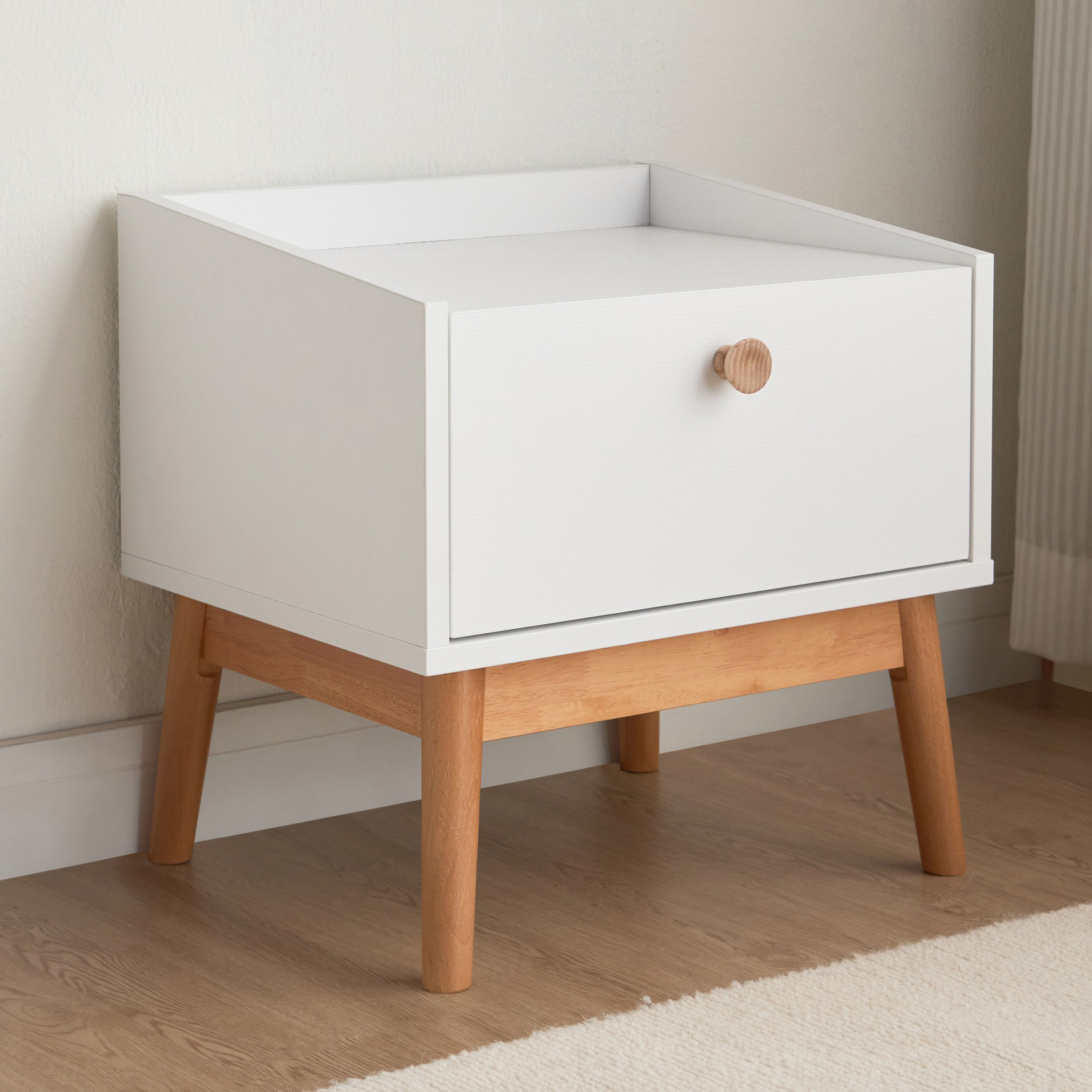 Maxillar Nightstand
