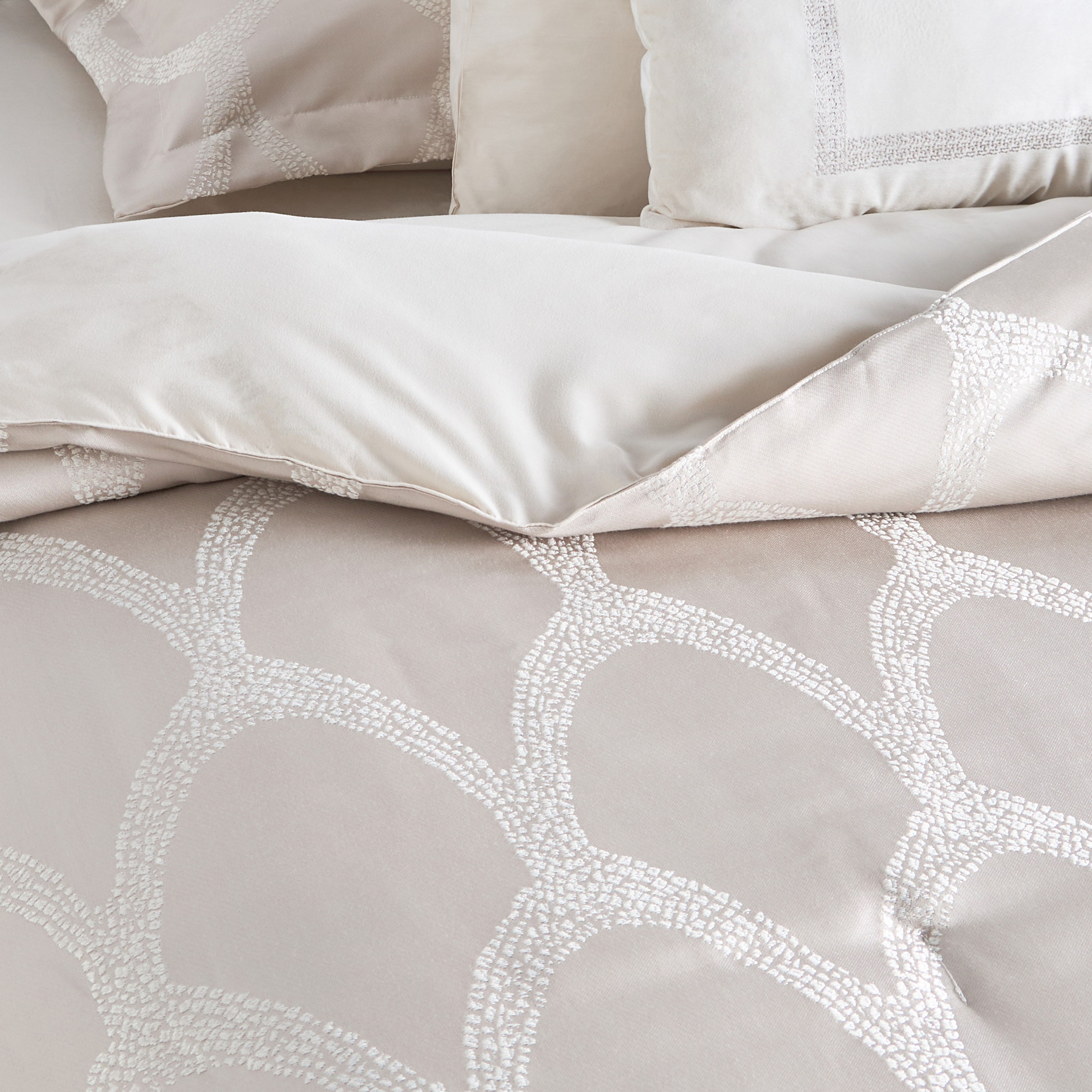 Santiago Jacquard 8-Piece Super King Comforter and Sheet Set - 240x260 cm-household-bedding-comfortersandbedspreads-bedinabag-image-4