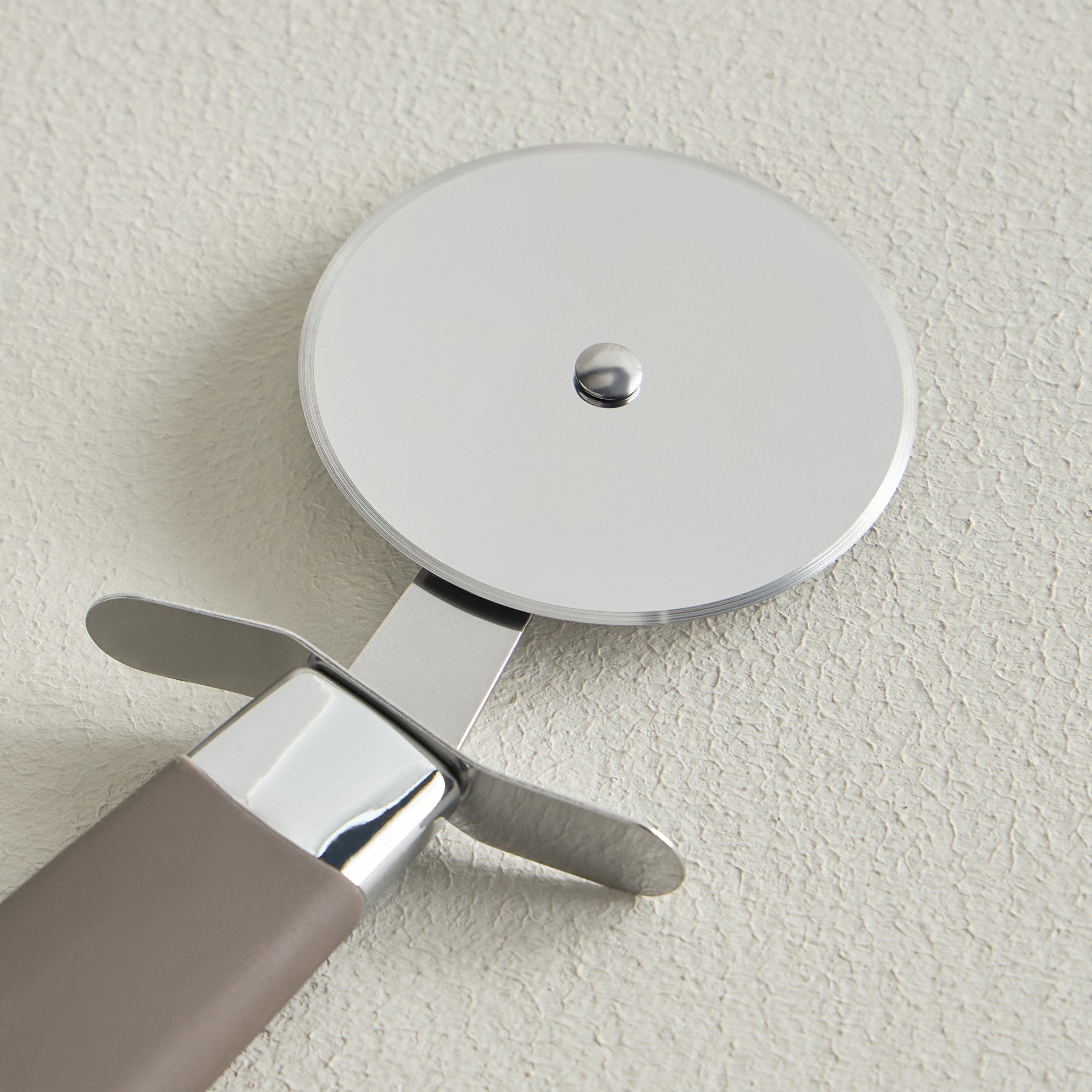 Idris Pizza Cutter-household-kitchen-kitchentoolsandutensils-foodpreparationtools-image-2