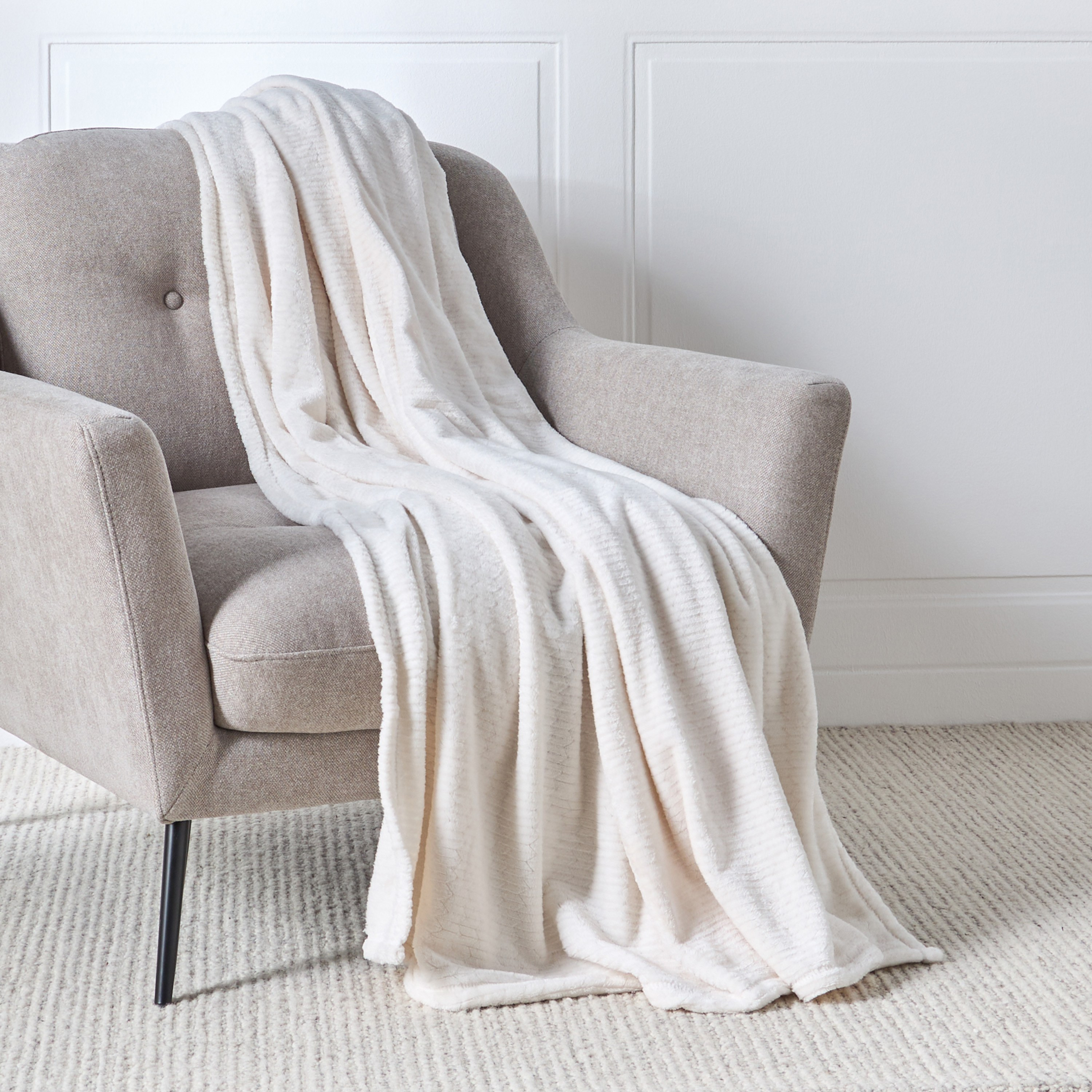بطانية خفيفة فلانيل جاكار - لوسيا - 150x200 سم-household-bedding-blankets-image-1