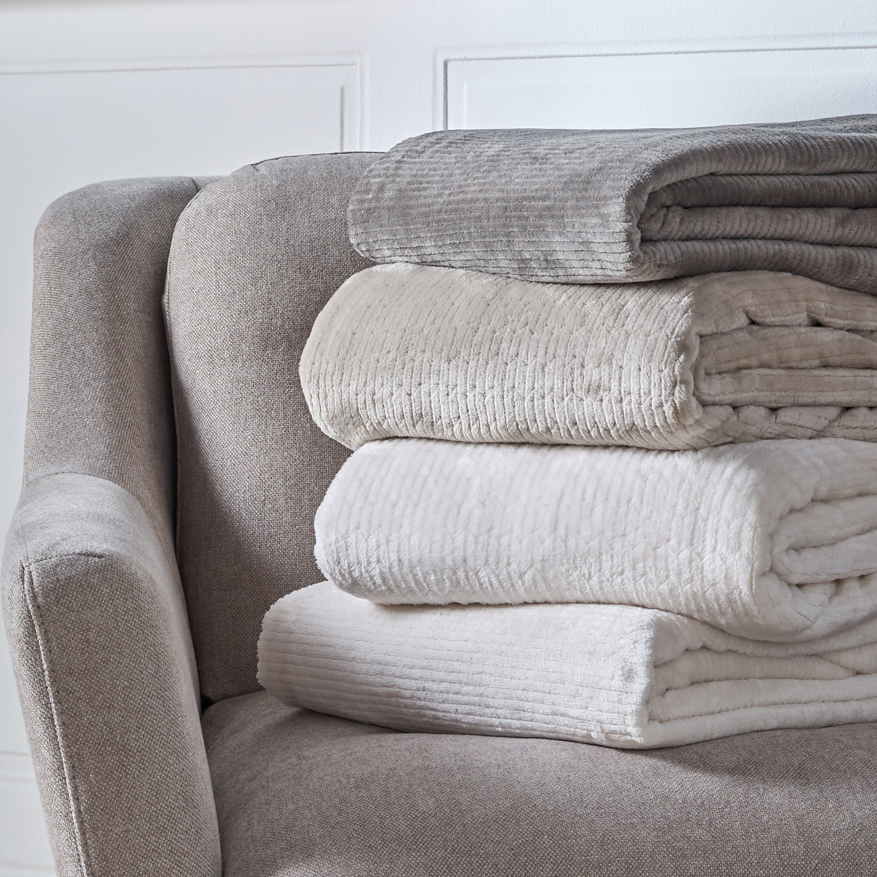 بطانية خفيفة فلانيل جاكار - لوسيا - 150x200 سم-household-bedding-blankets-image-4