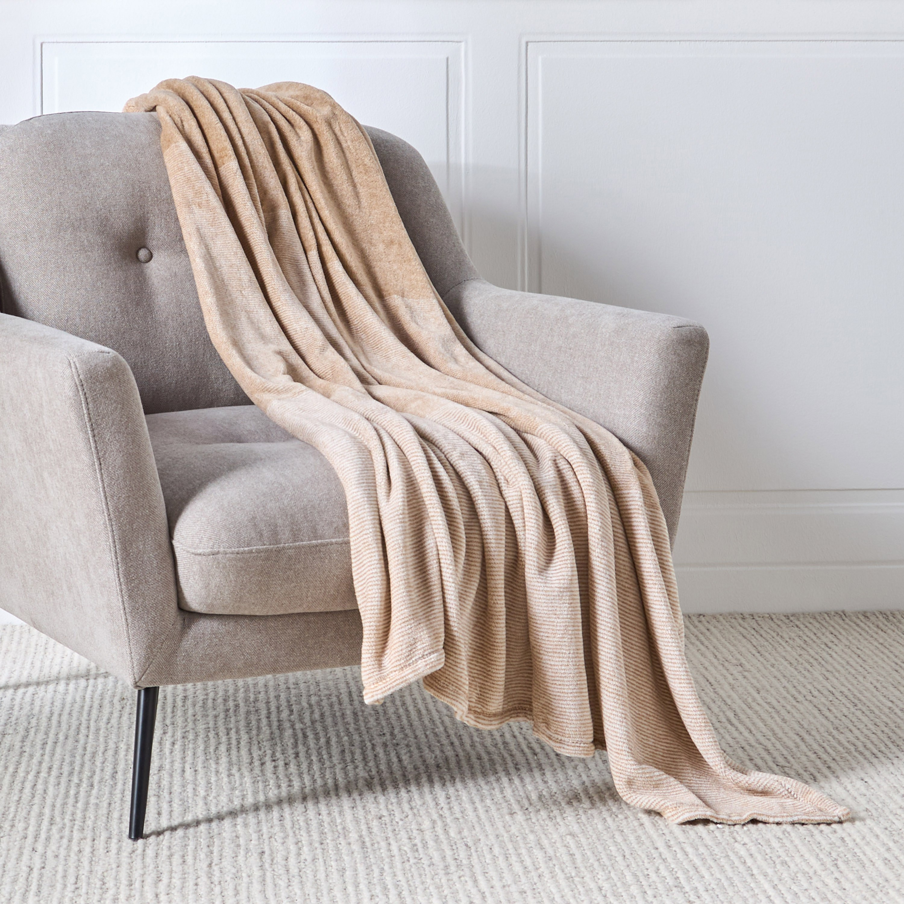 Radiant Throw - 150x200 cm-household-cushionsandthrows-throwsandblankets-throws-image-1