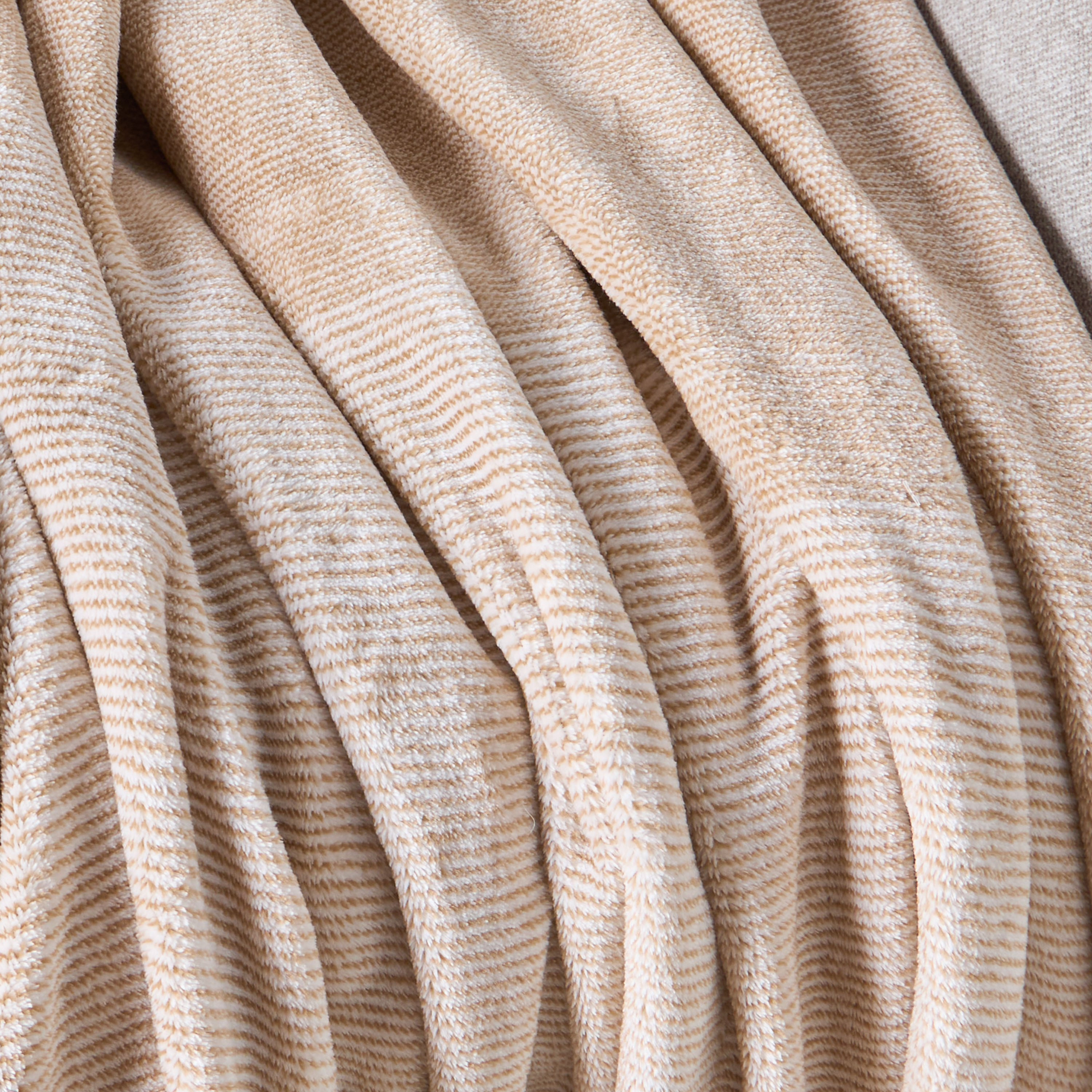 Radiant Throw - 150x200 cm-household-cushionsandthrows-throwsandblankets-throws-image-2