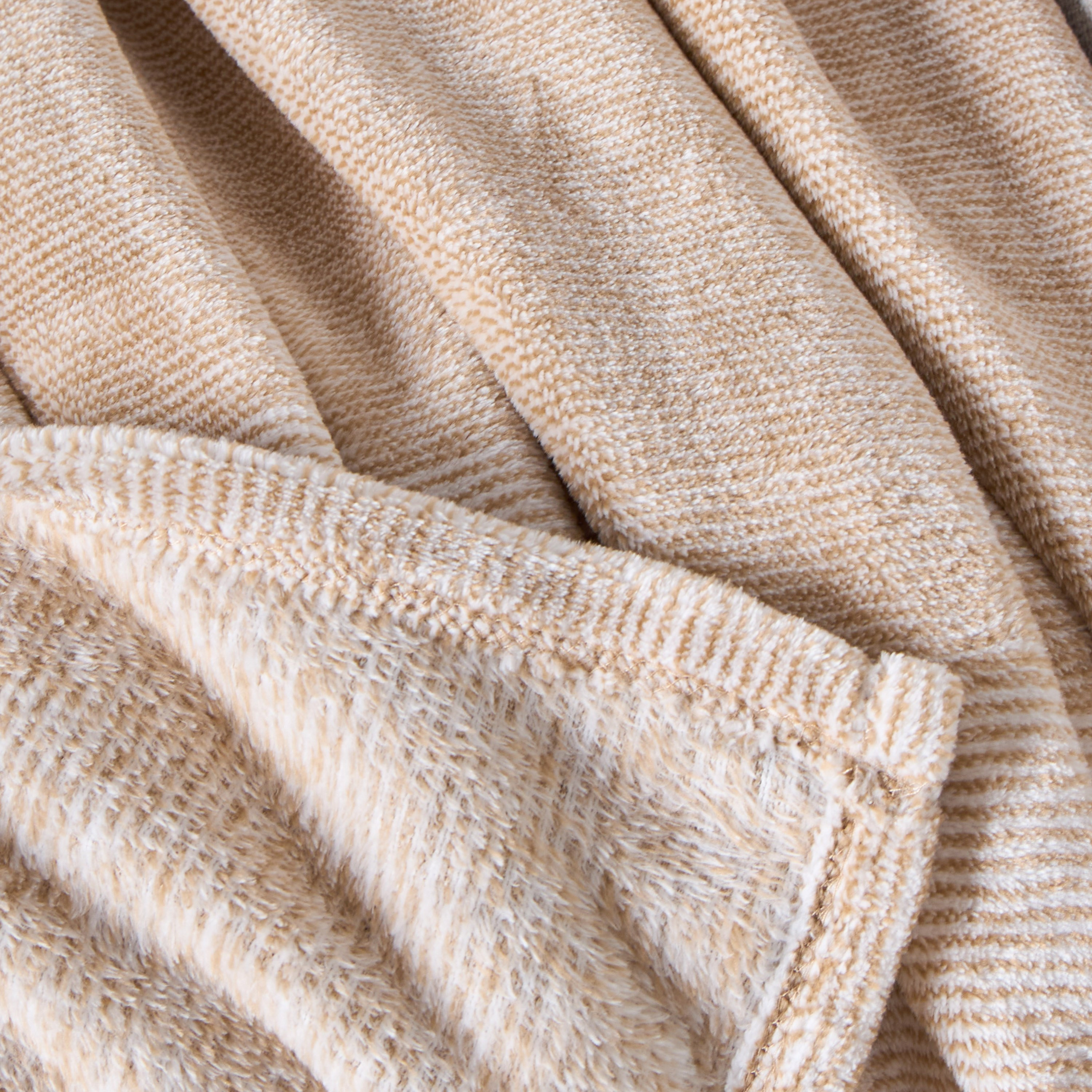 Radiant Throw - 150x200 cm-household-cushionsandthrows-throwsandblankets-throws-image-3