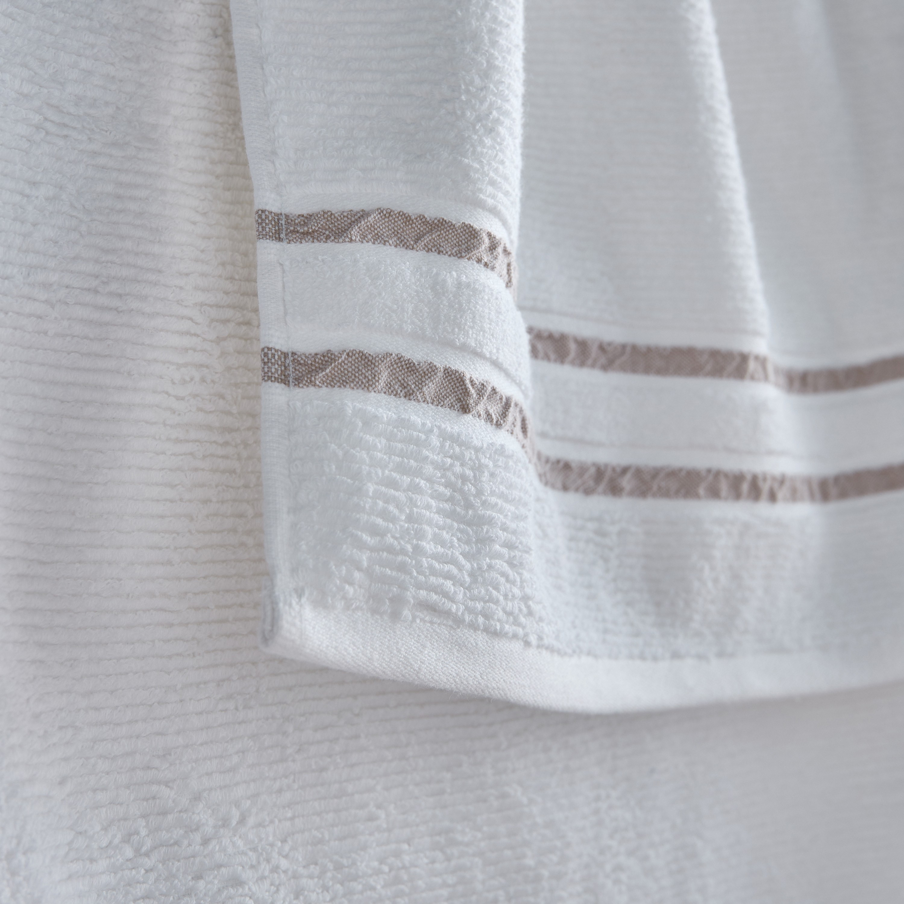 طقم مناشف من القطن التركي 600 جرام قطعتين - ماوي-household-bathandlaundry-bathlinen-towels-image-2