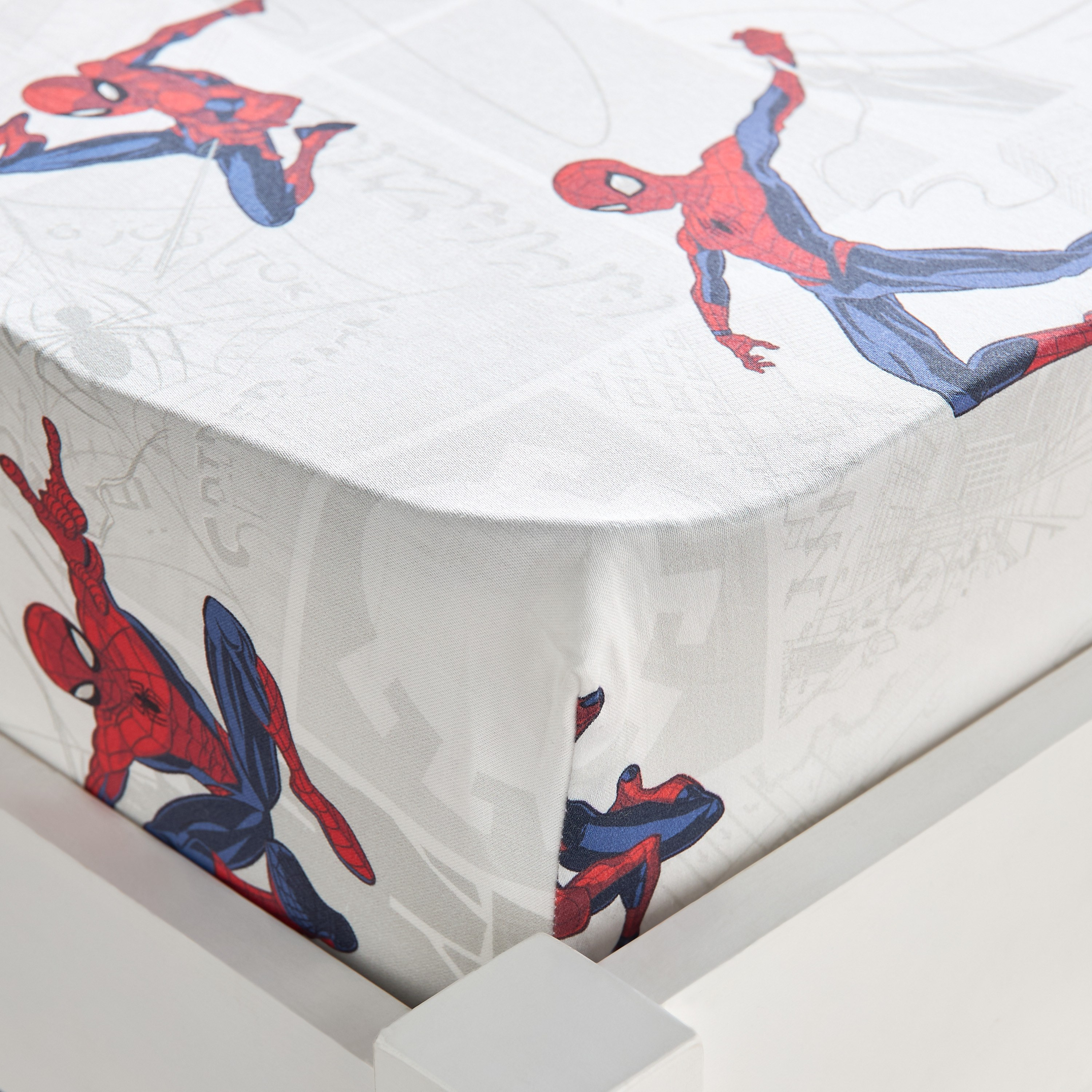 Spider-Man Super Hero Single Fitted Sheet - 90x200 cm-babyandkids-beddingandwindows-bedding-fittedandflatsheets-image-1