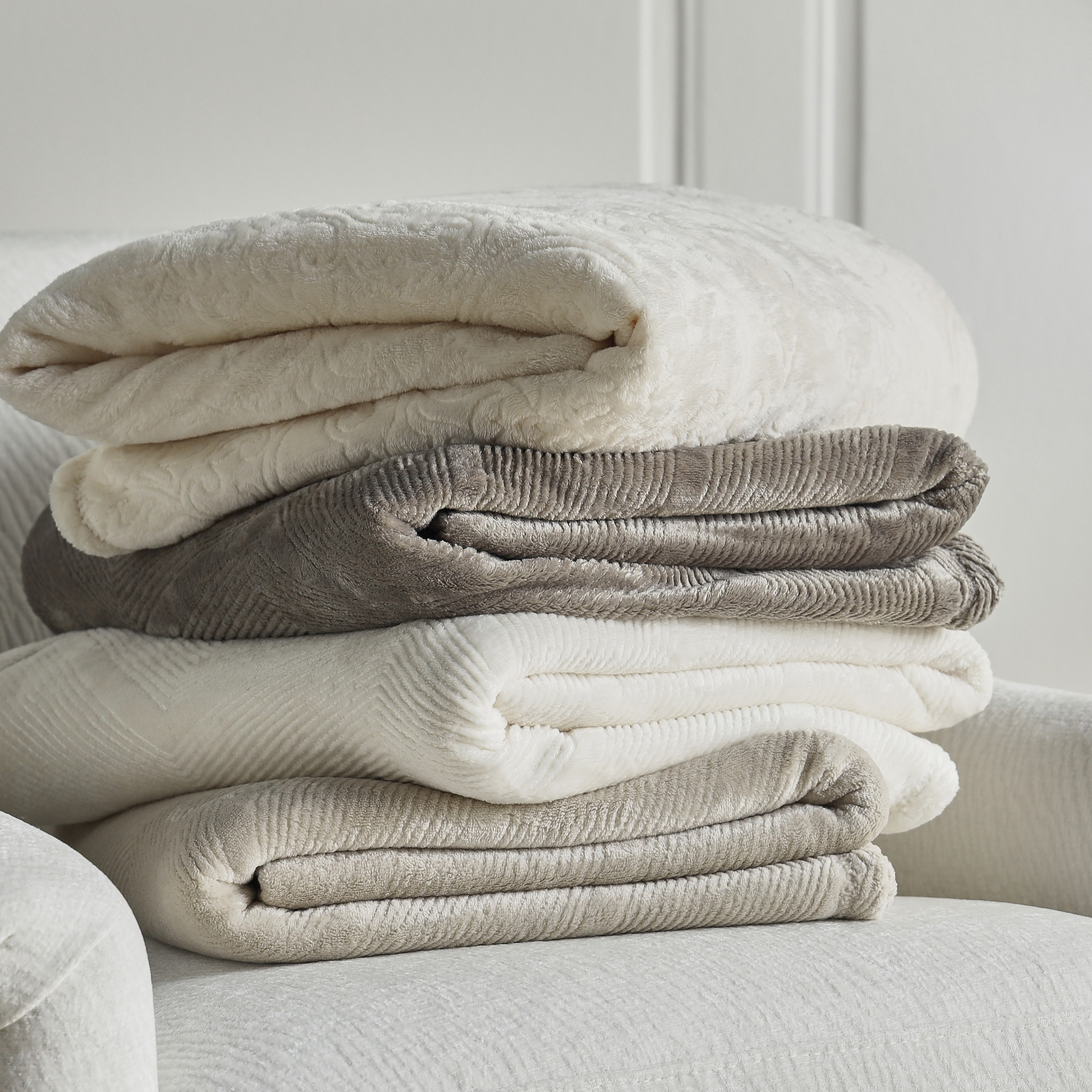 Amiya Classical Flannel Throw - 150x200 cm-household-cushionsandthrows-throwsandblankets-throws-image-4