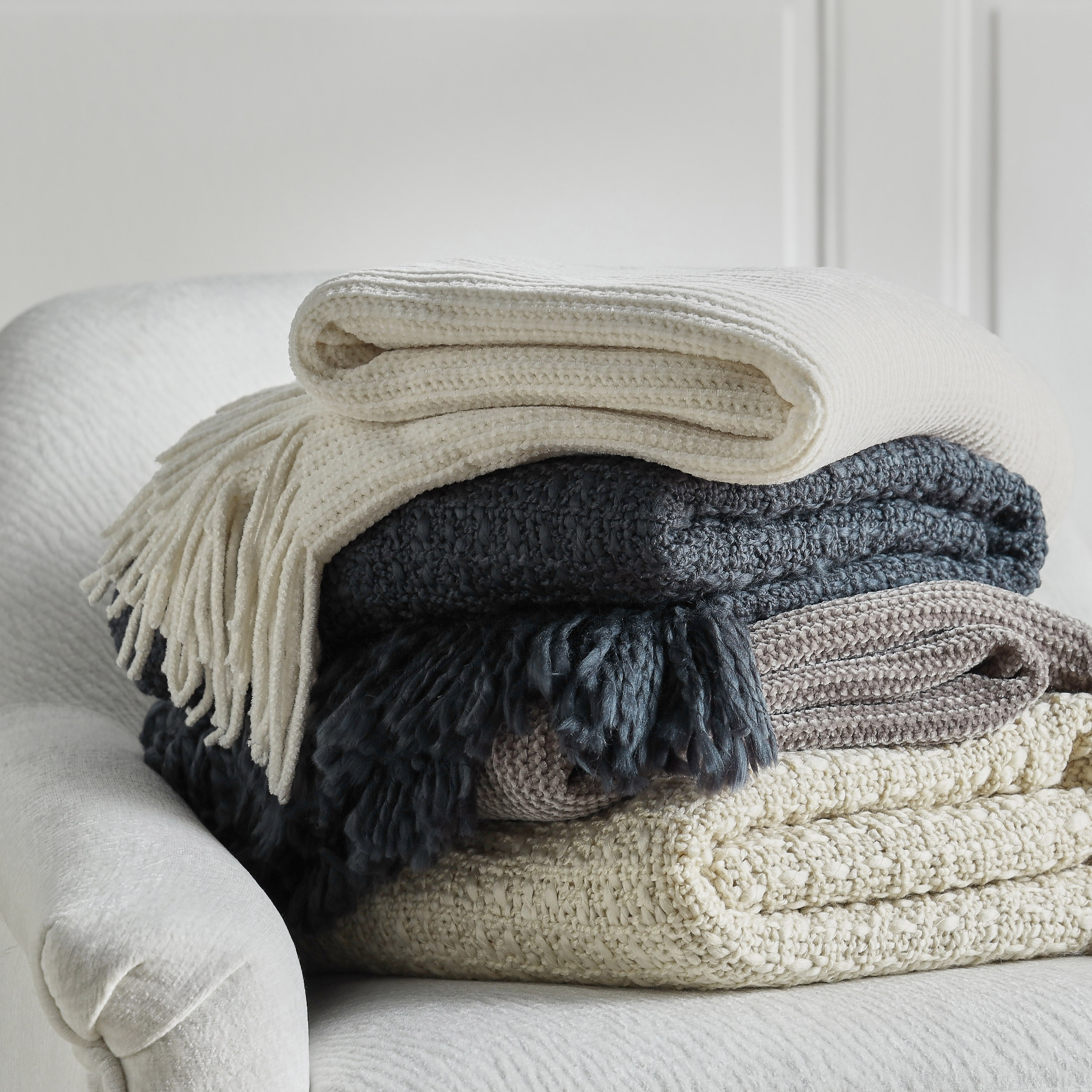 Diya Chenille Throw - 130x170 cm-household-cushionsandthrows-throwsandblankets-throws-image-4