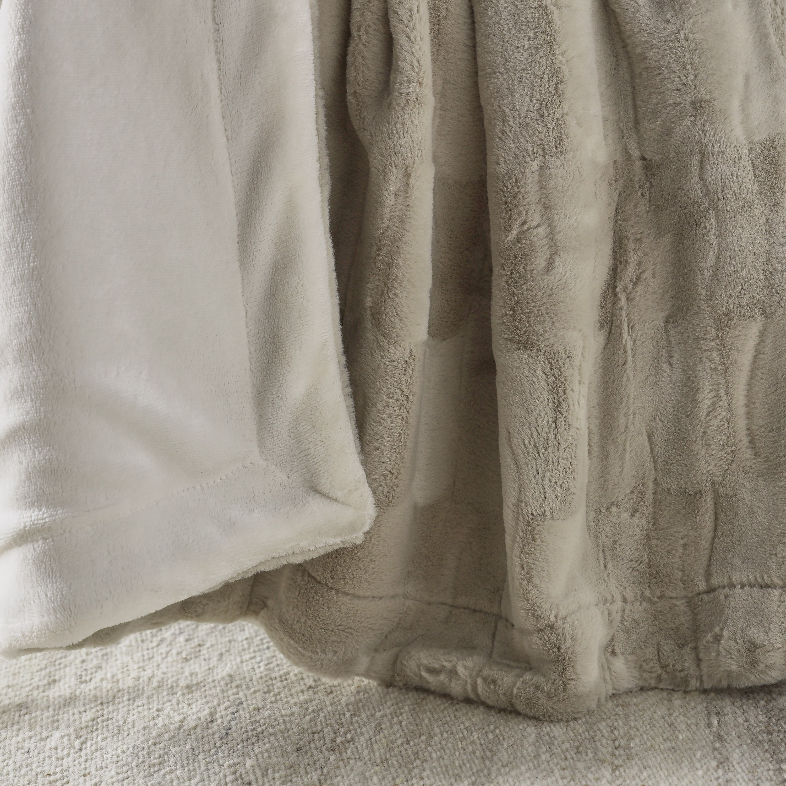 بطانية من فرو الأرنب - صحاري - 220x240 سم-household-bedding-blankets-image-3