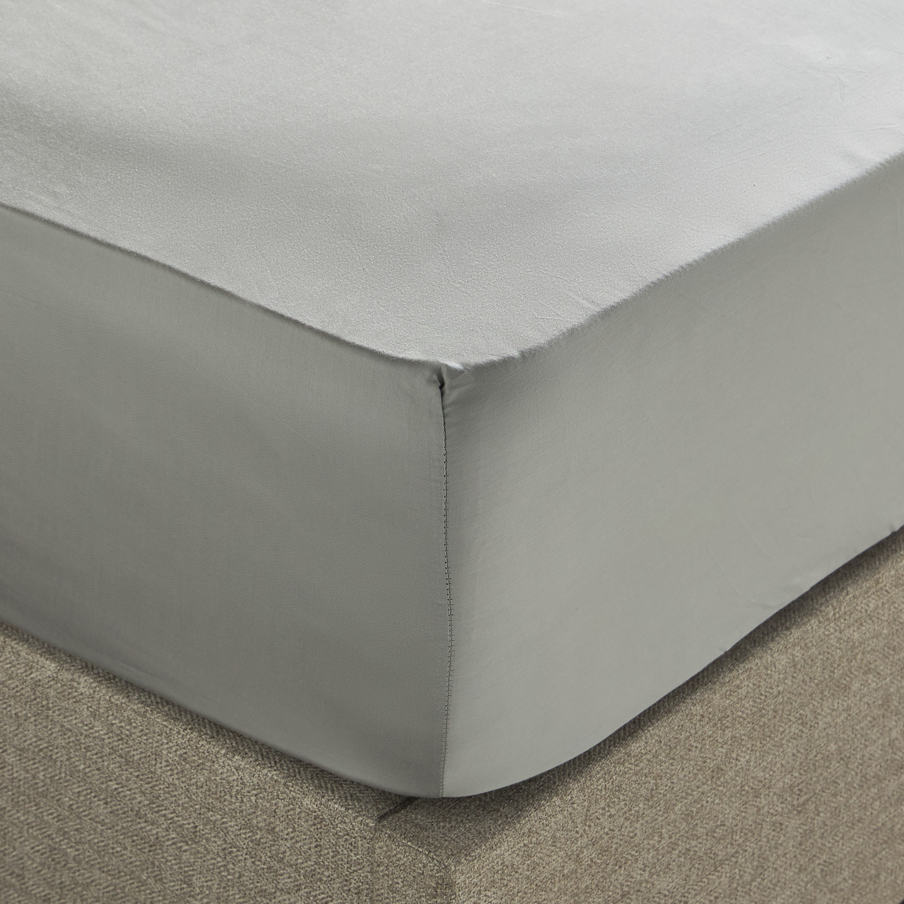 Oasis Cotton Sateen 200 Thread Count Queen Fitted Sheet - 160x200 cm-household-bedding-sheetsandpillowcases-fittedsheets-image-1