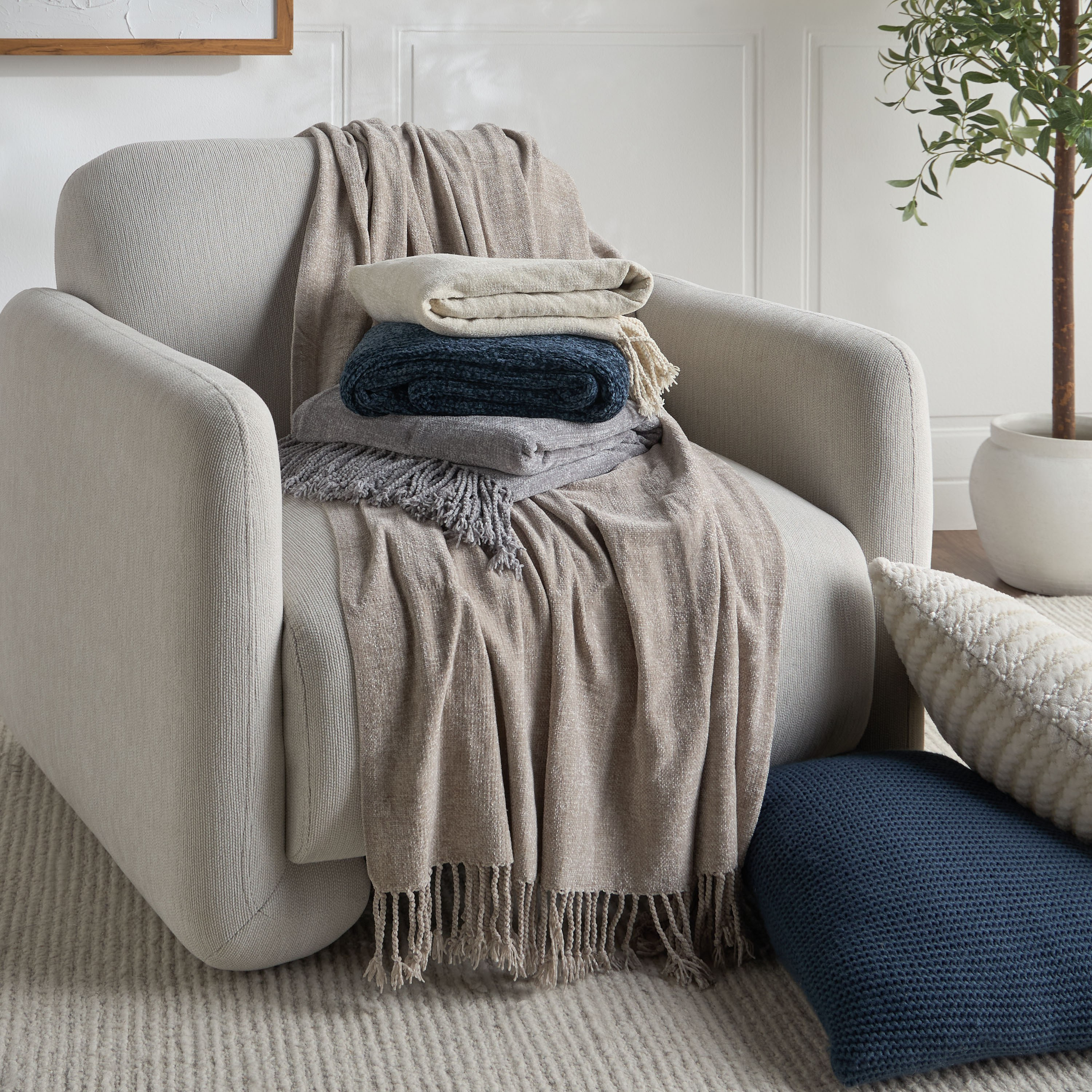 Primo Chenille Throw - 130x170 cm-household-cushionsandthrows-throwsandblankets-throws-image-4