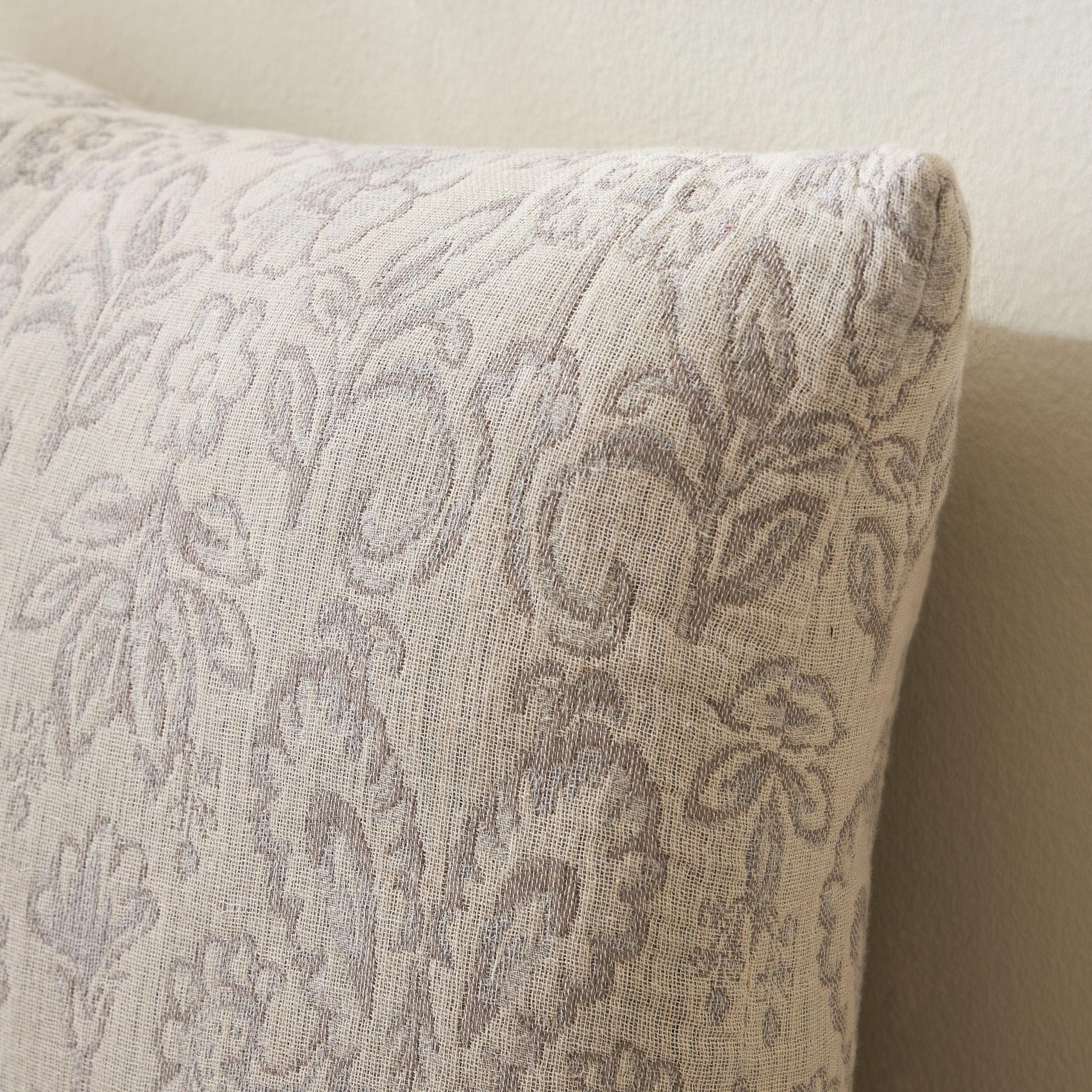 وسادة محشوّة جاكار- جامي- 50x50 سم-household-cushionsandthrows-filledcushions-decorativecushions-image-6