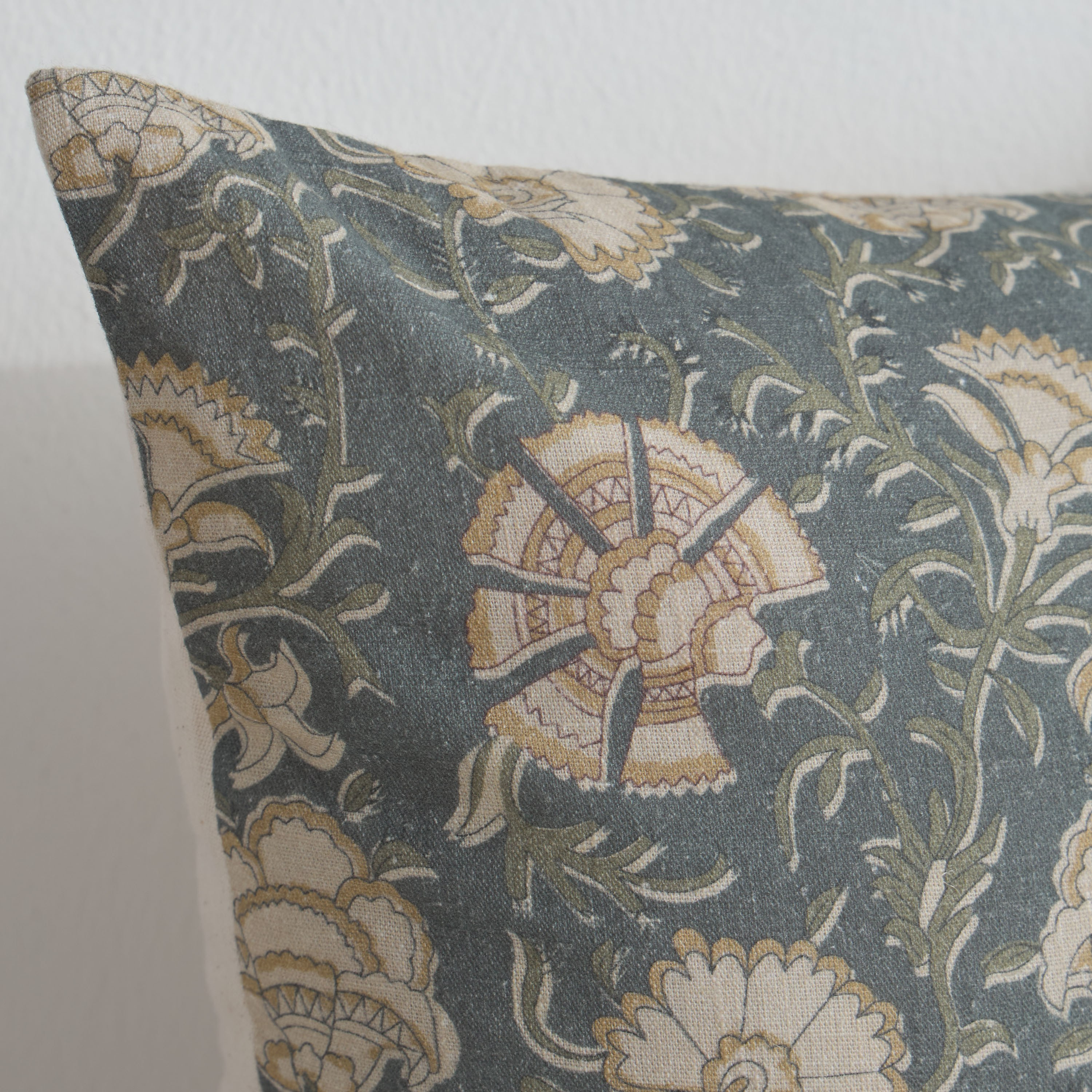 غطاء وسادة بطبعات - كارمن- 50x50 سم-household-cushionsandthrows-cushioncovers-image-2