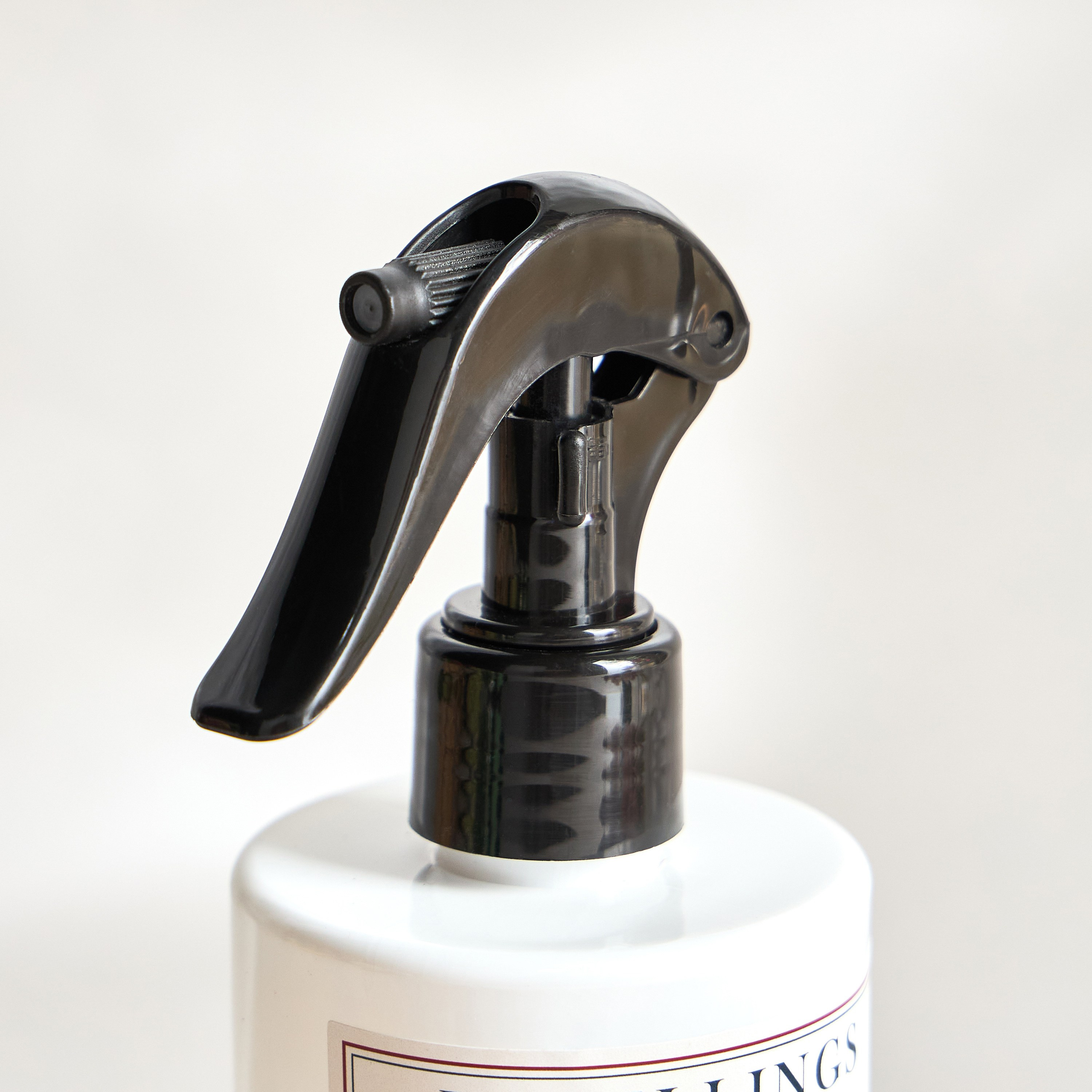بخاخ معطر الغرف ريتيلنج أوف كلاسيكس - سنتد سكالبشر - 300 مل-household-homefragrance-homesprays-image-2