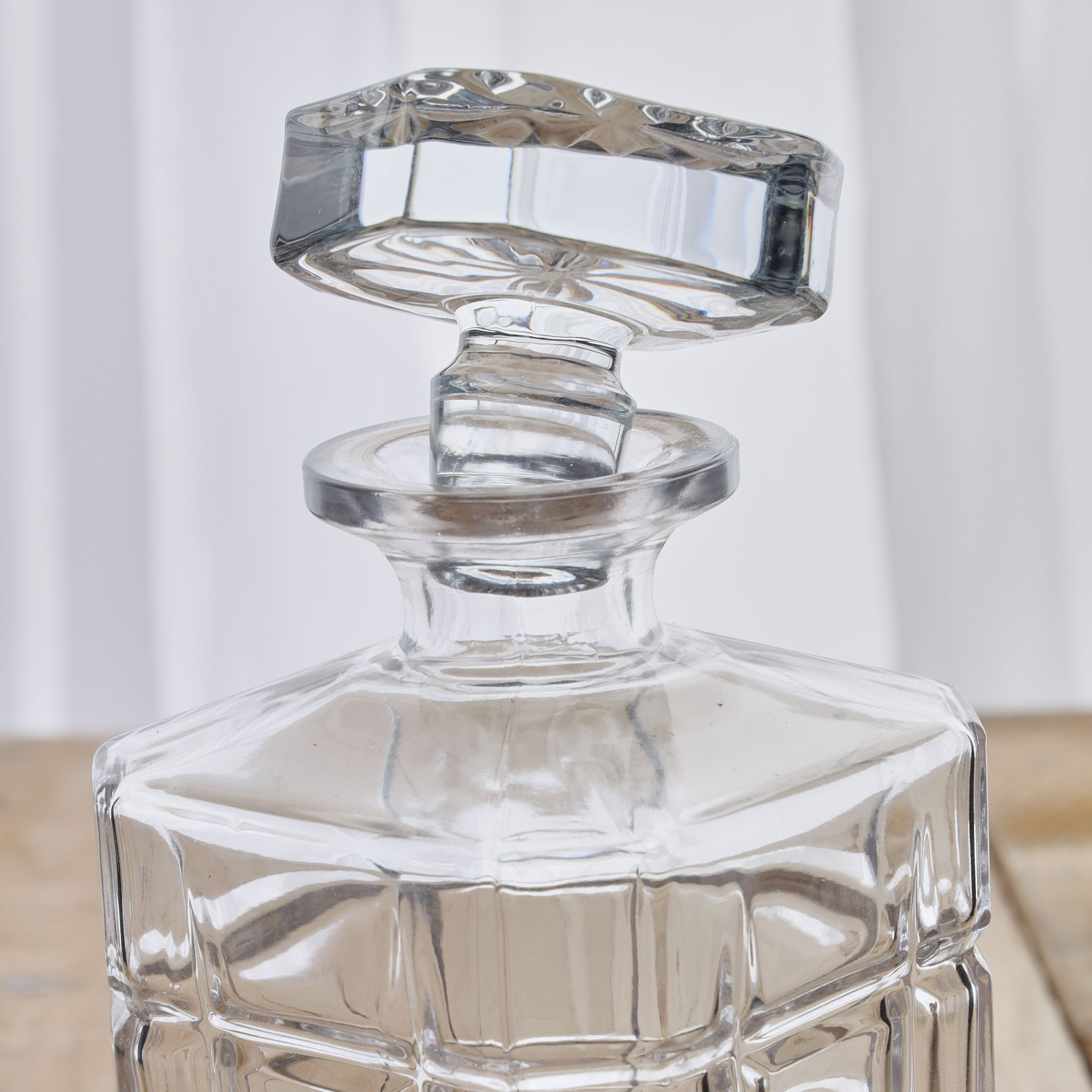 Spruce Decanter - 750 ml-household-dining-drinkserveware-jugsdecantersandcarafes-image-2