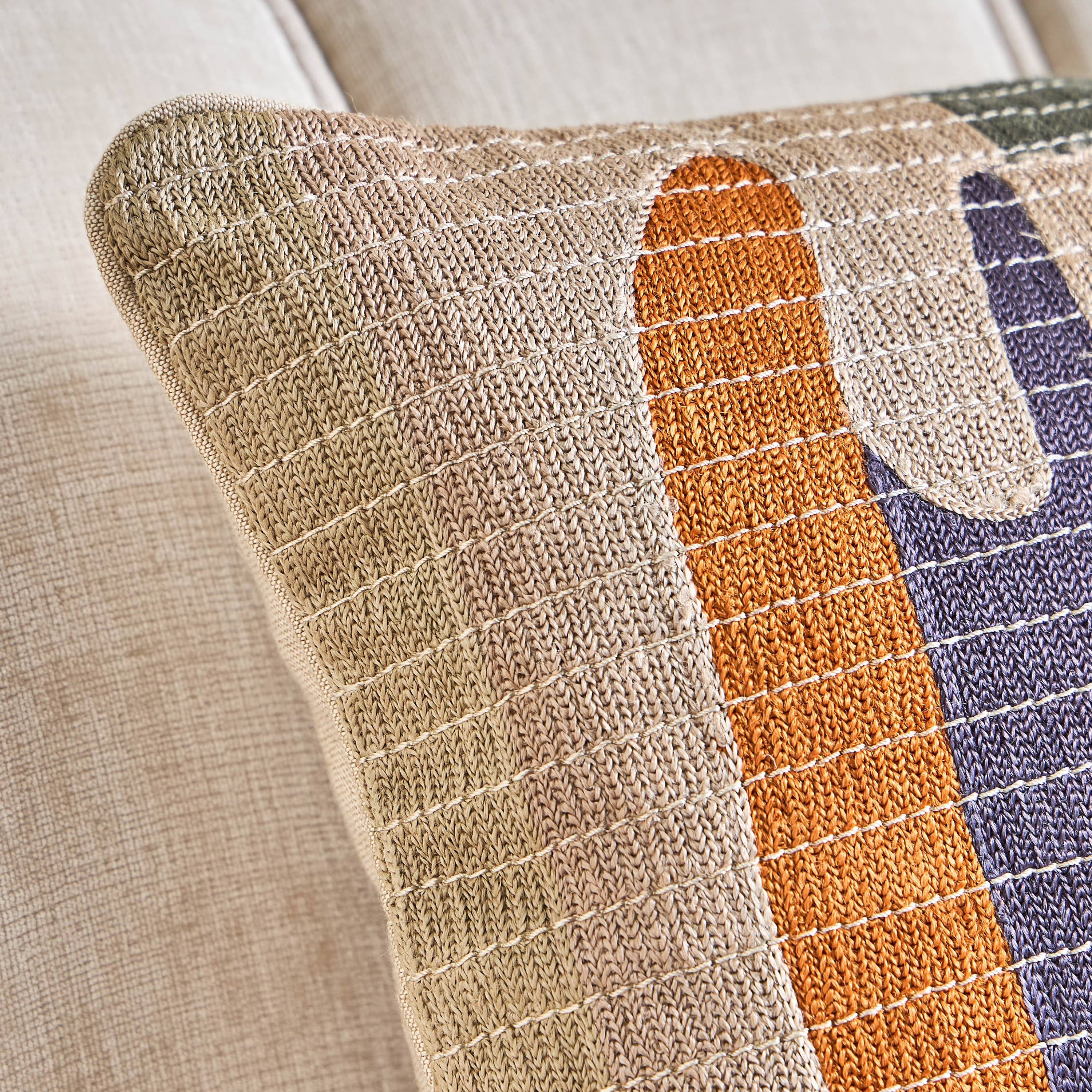 وسادة محشوة بتطريز تجريدي - كالامي - 30×50 سم-household-cushionsandthrows-filledcushions-decorativecushions-image-2