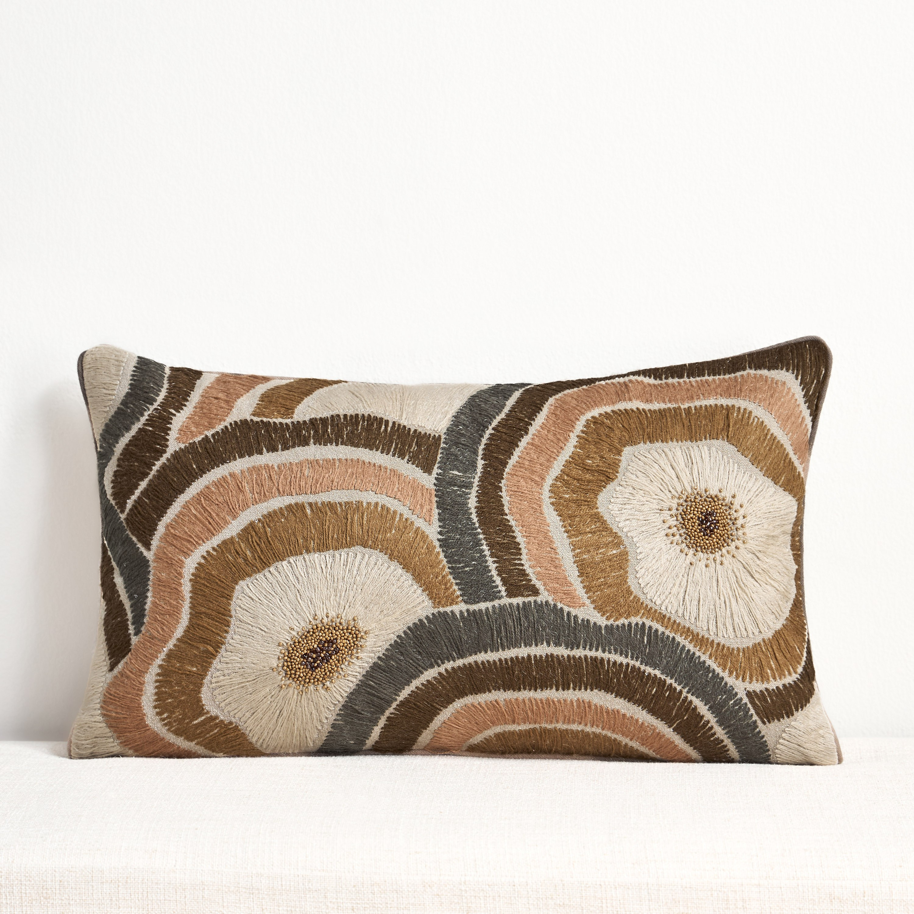 وسادة محشوة بتطريز زهور - جراز - 30x50 سم-household-cushionsandthrows-filledcushions-decorativecushions-image-1