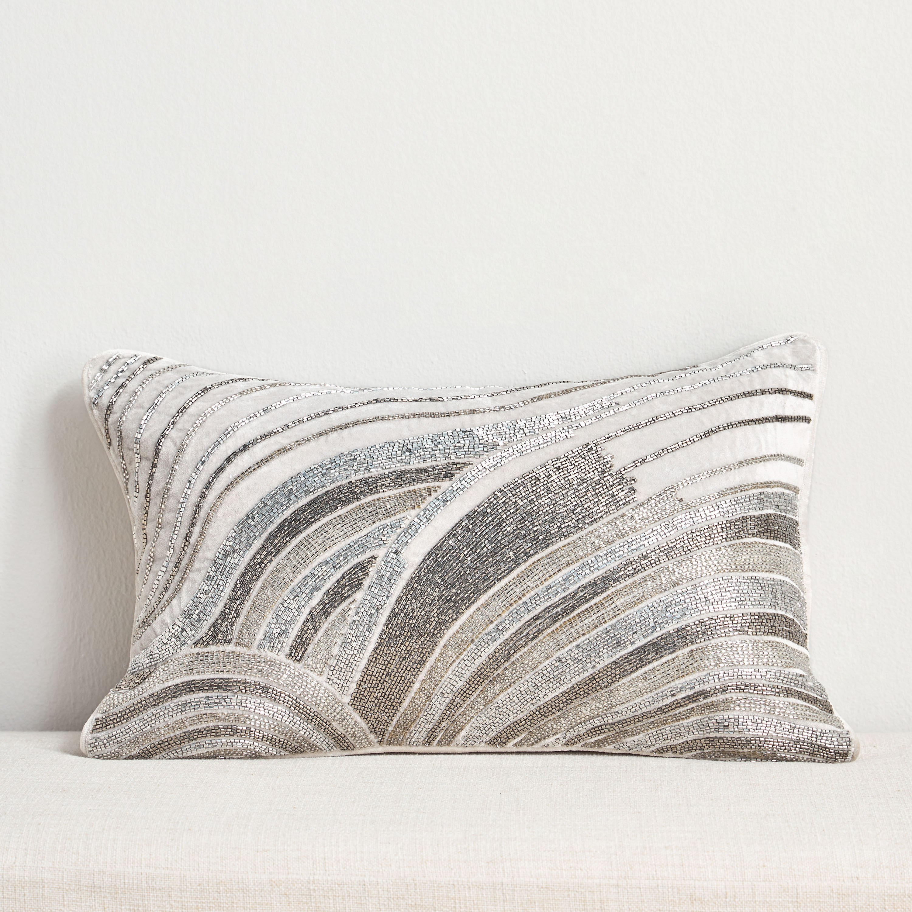 وسادة محشوة مخملية مزينة بالخرز - لوترو - 30×50 سم-household-cushionsandthrows-filledcushions-decorativecushions-image-1