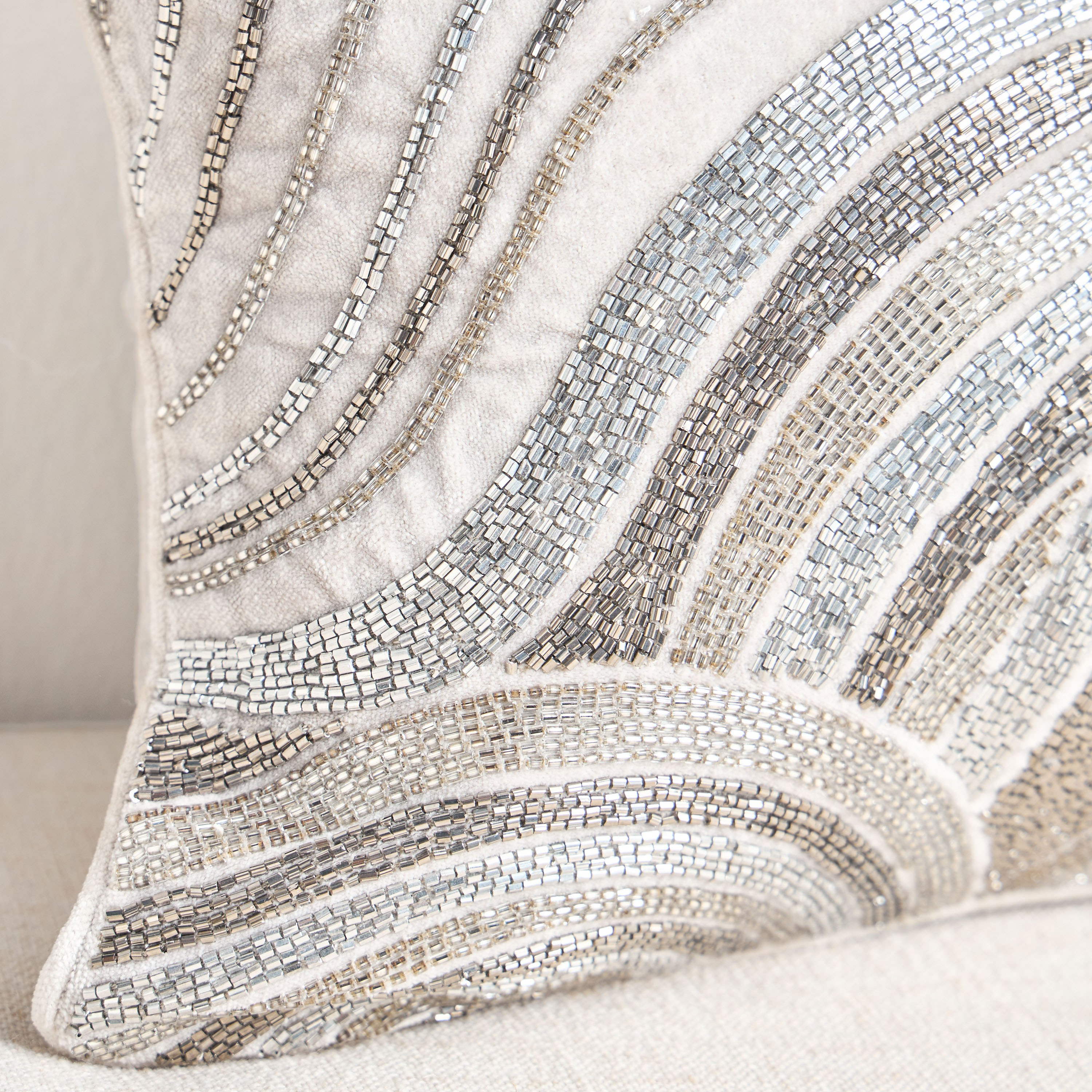 وسادة محشوة مخملية مزينة بالخرز - لوترو - 30×50 سم-household-cushionsandthrows-filledcushions-decorativecushions-image-2